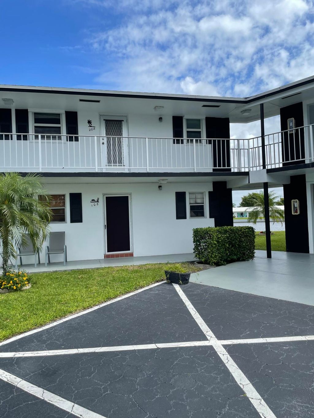 Photo of 1112 Lake Terrace Ter #208, Boynton Beach, FL 33426 (MLS # R10794754)