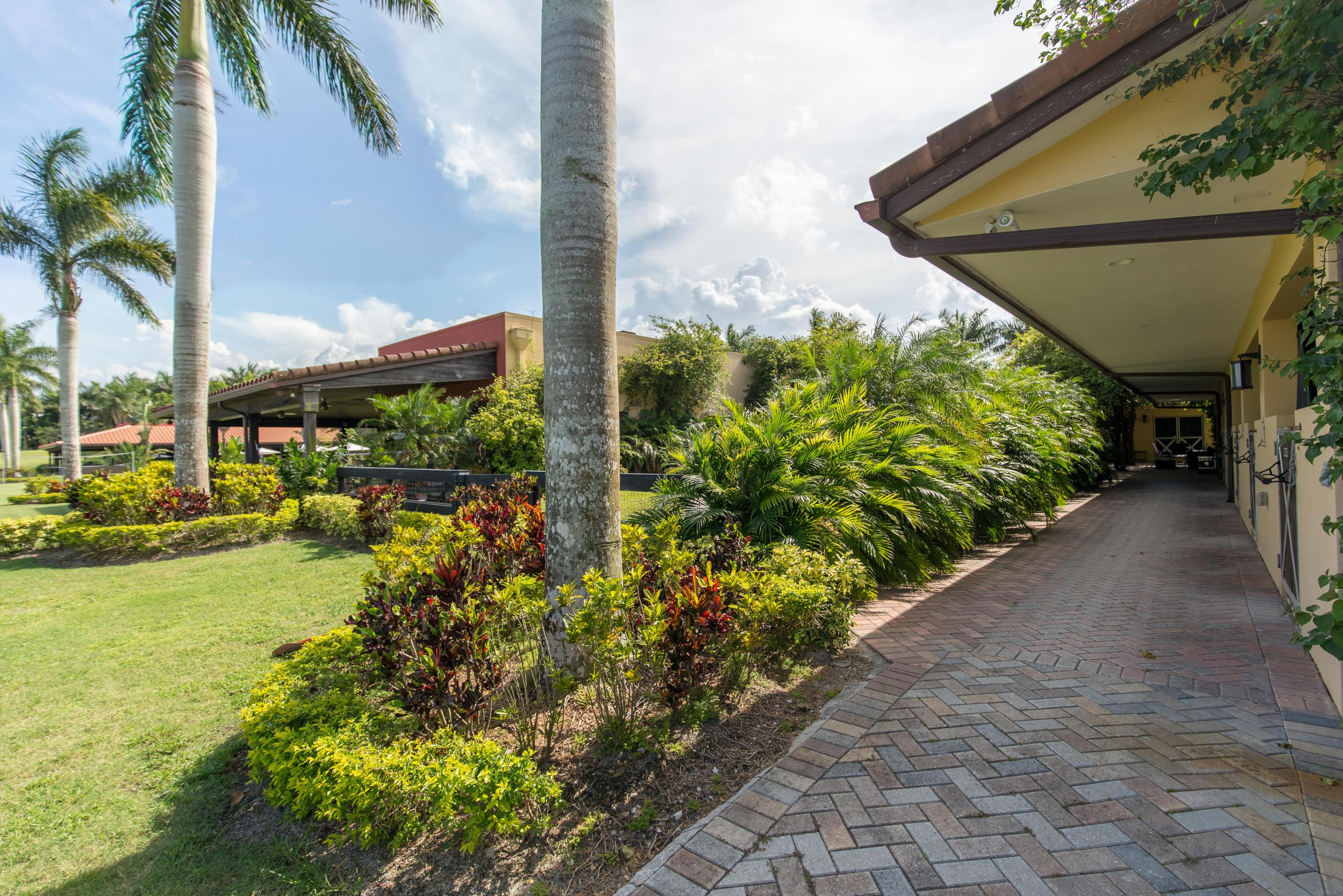 LAS PALMAS EQUESTRIAN - Residential