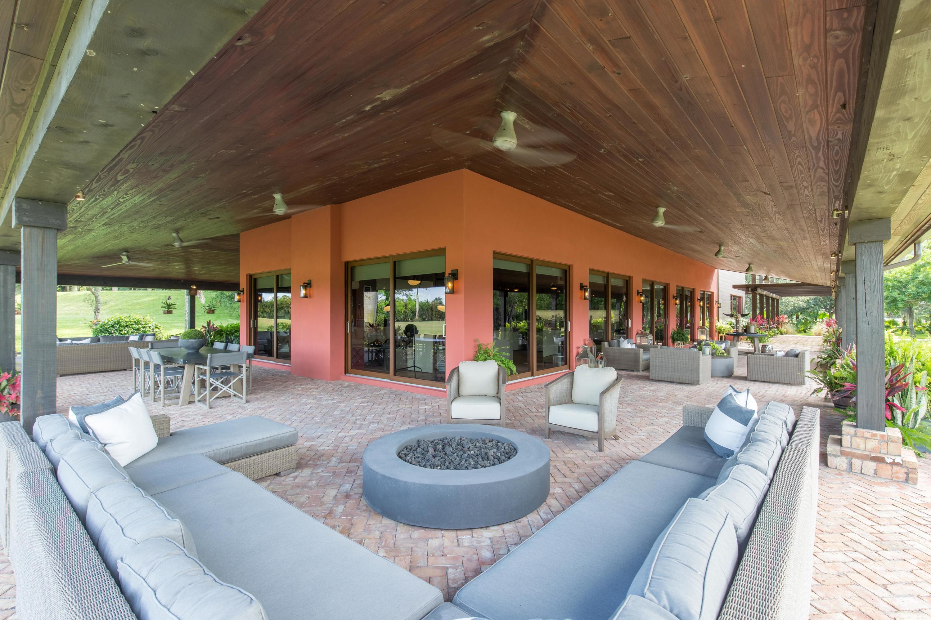 LAS PALMAS EQUESTRIAN - Residential