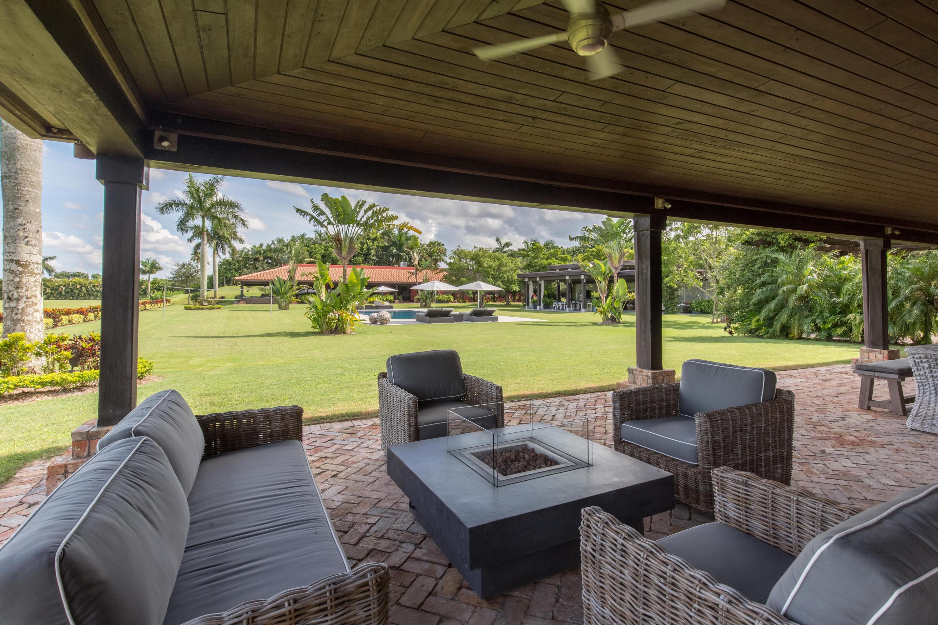 LAS PALMAS EQUESTRIAN - Residential