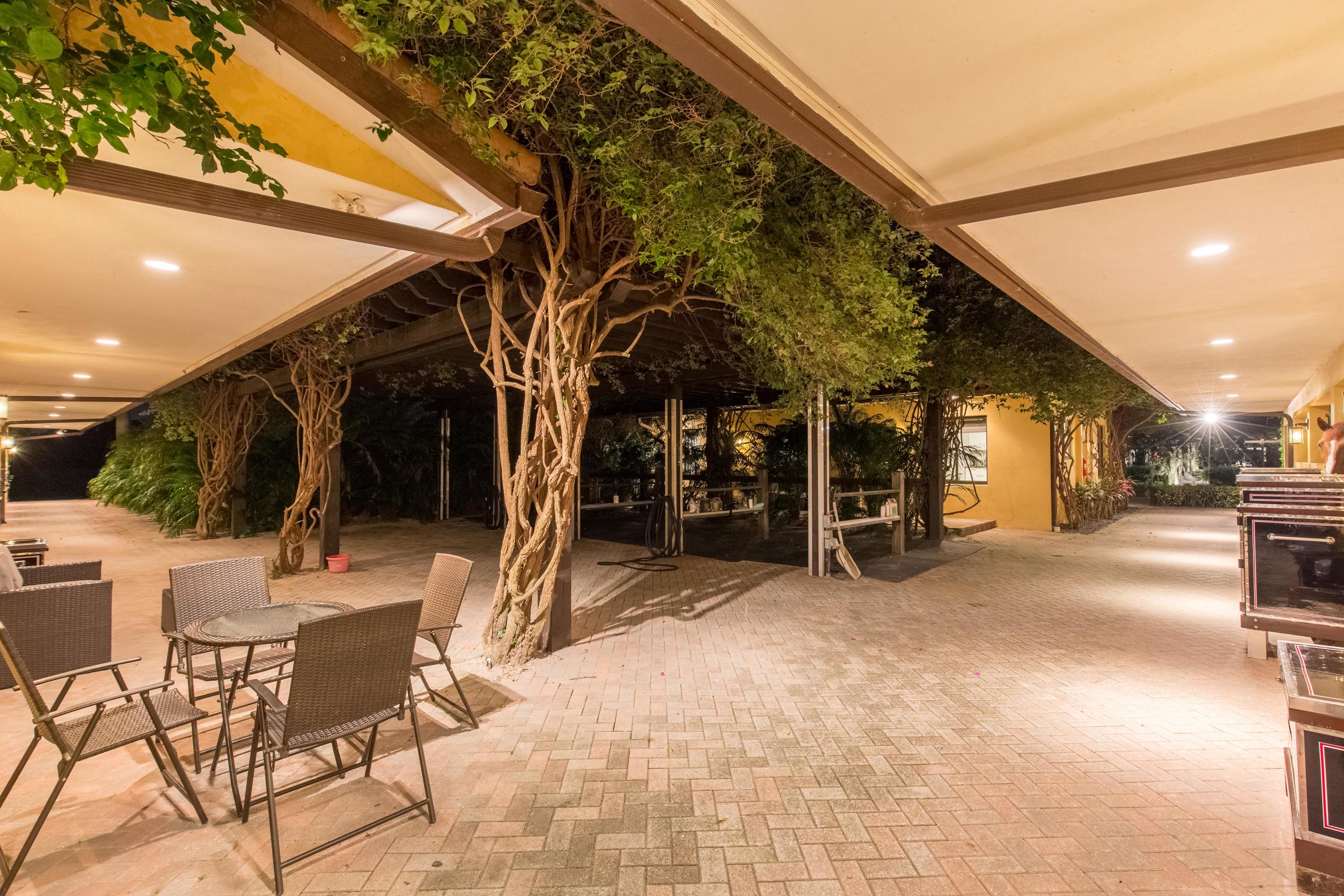 LAS PALMAS EQUESTRIAN - Residential