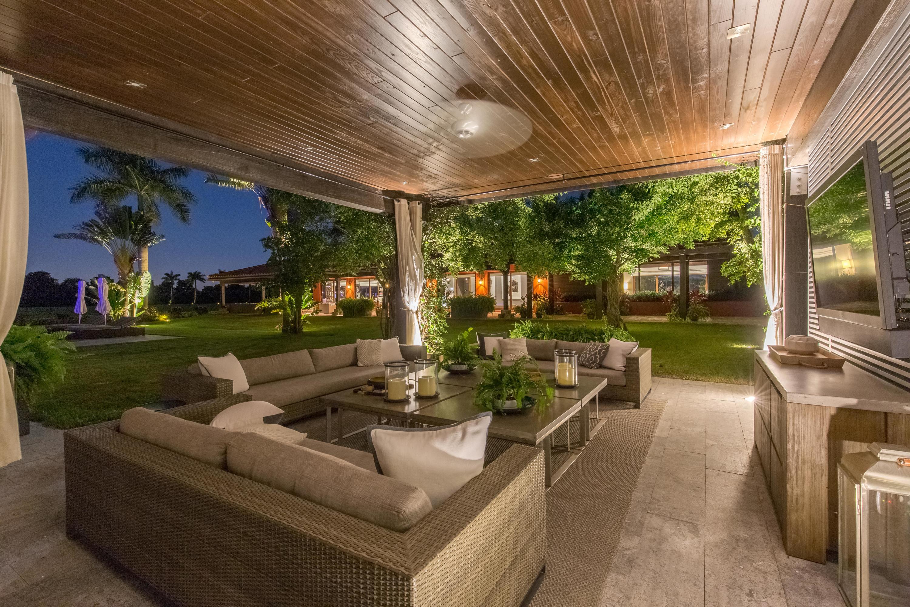 LAS PALMAS EQUESTRIAN - Residential