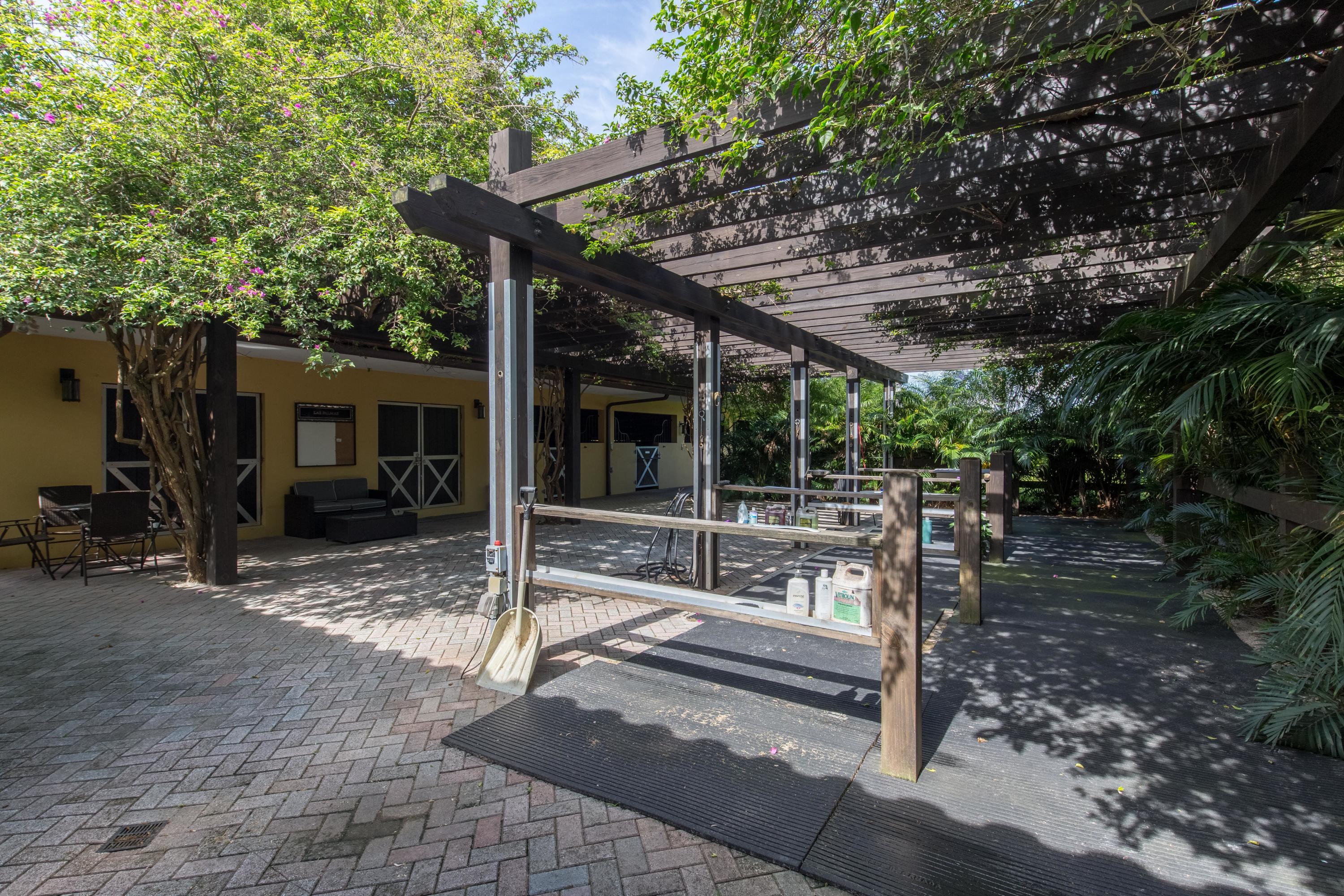 LAS PALMAS EQUESTRIAN - Residential