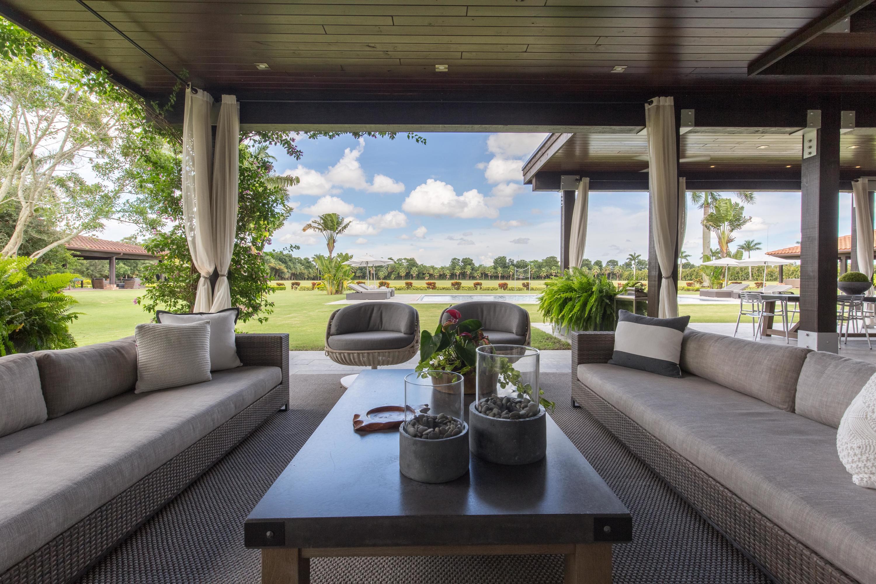 LAS PALMAS EQUESTRIAN - Residential