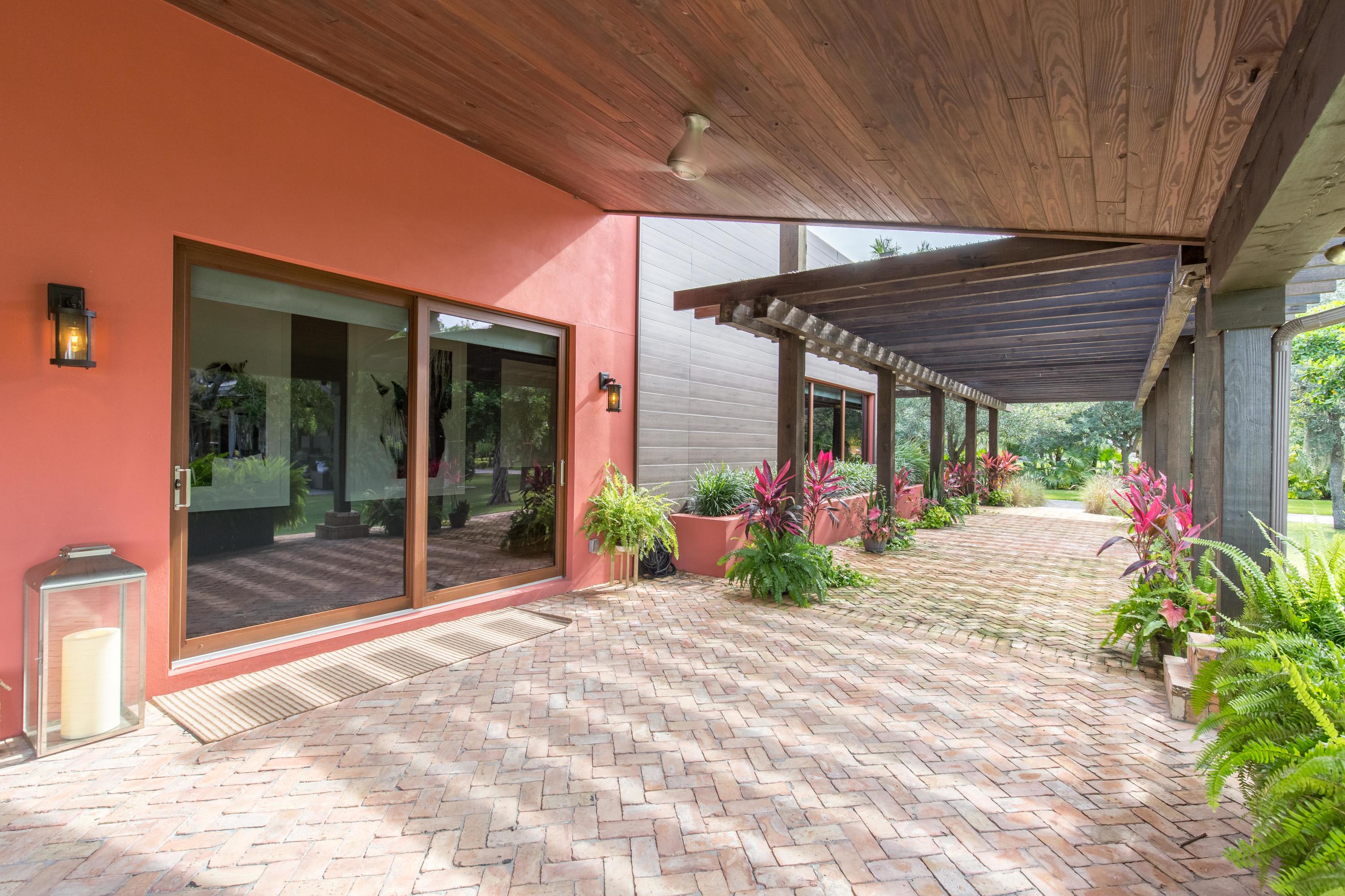 LAS PALMAS EQUESTRIAN - Residential