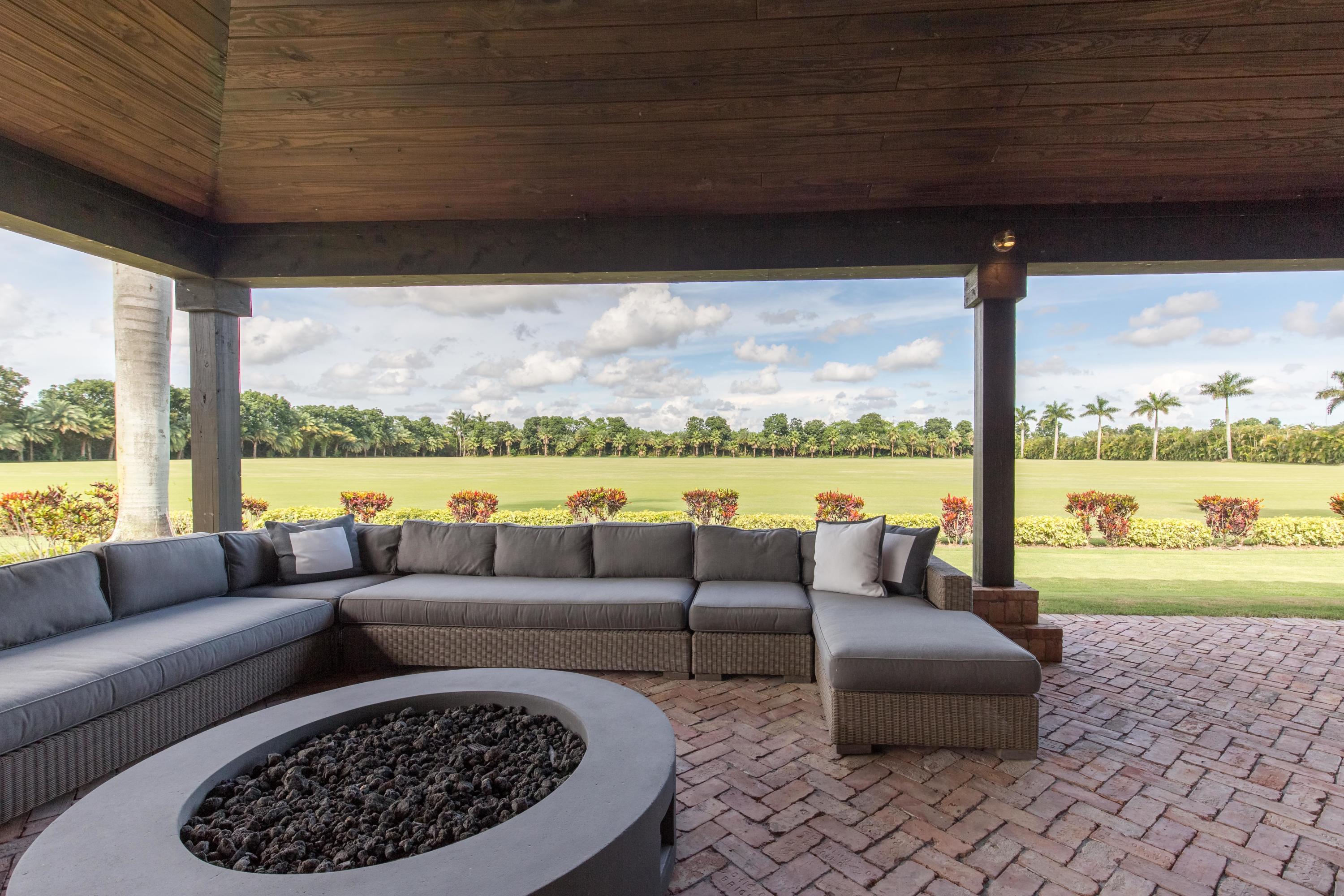 LAS PALMAS EQUESTRIAN - Residential