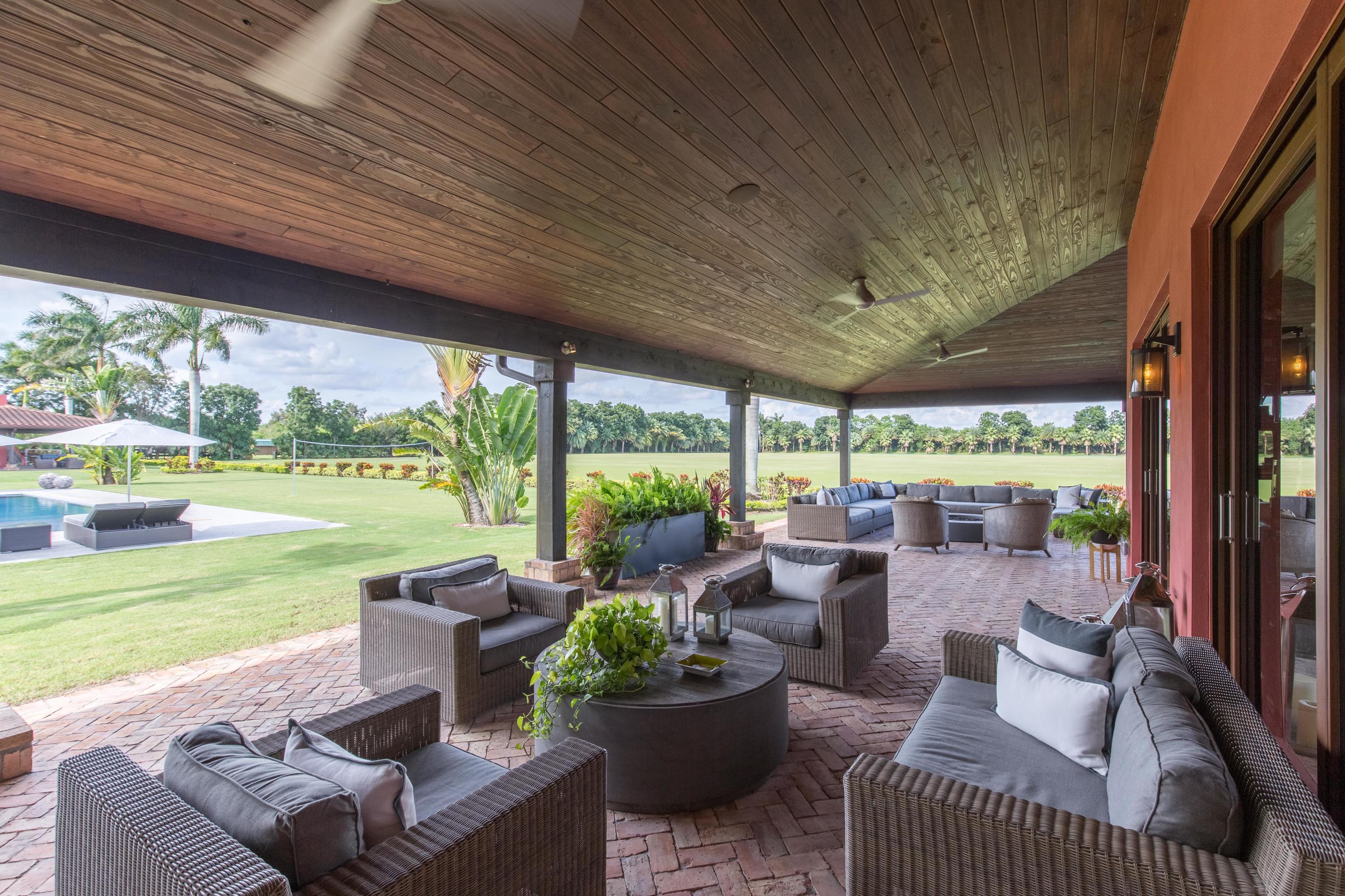 LAS PALMAS EQUESTRIAN - Residential