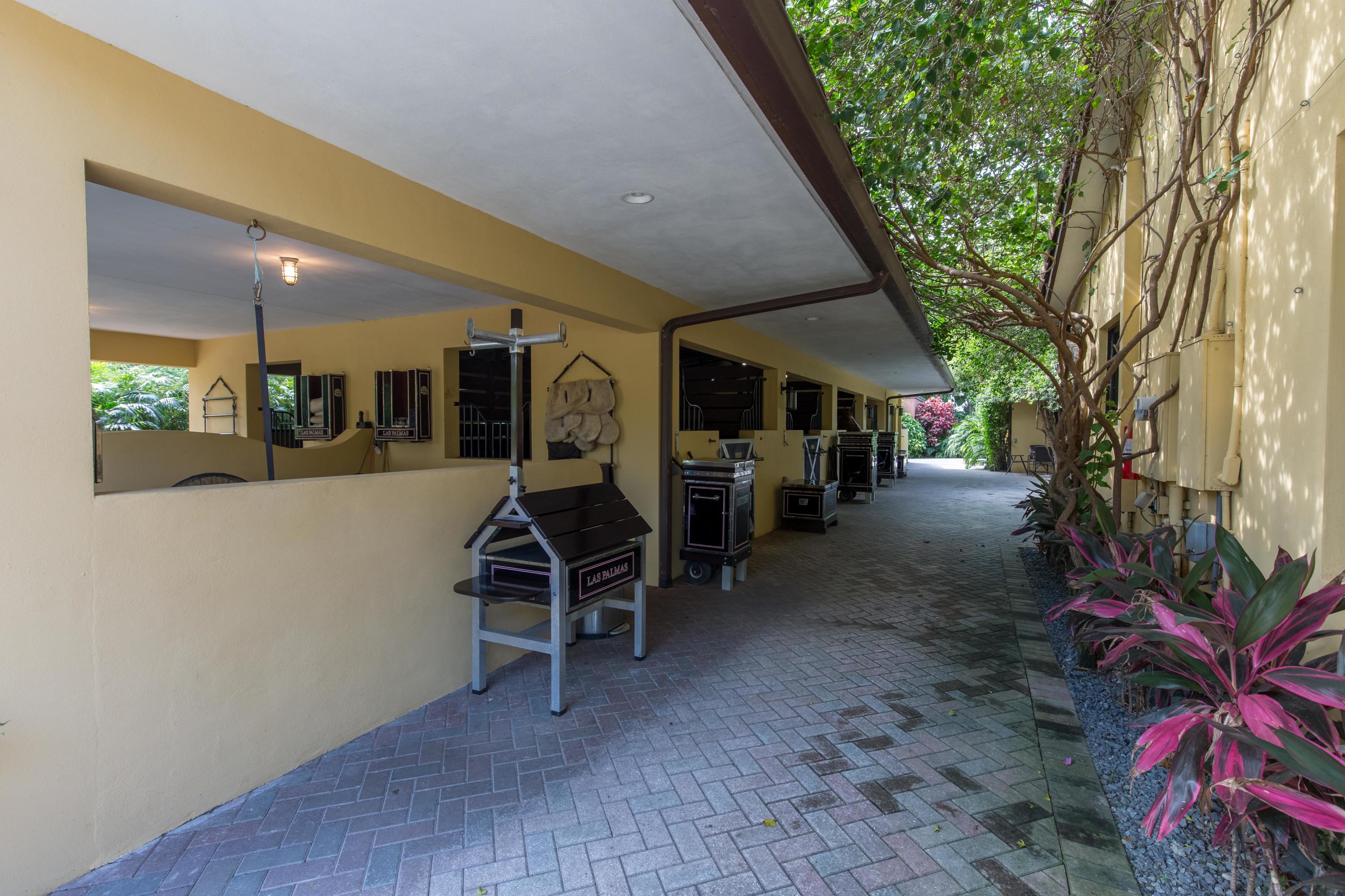 LAS PALMAS EQUESTRIAN - Residential