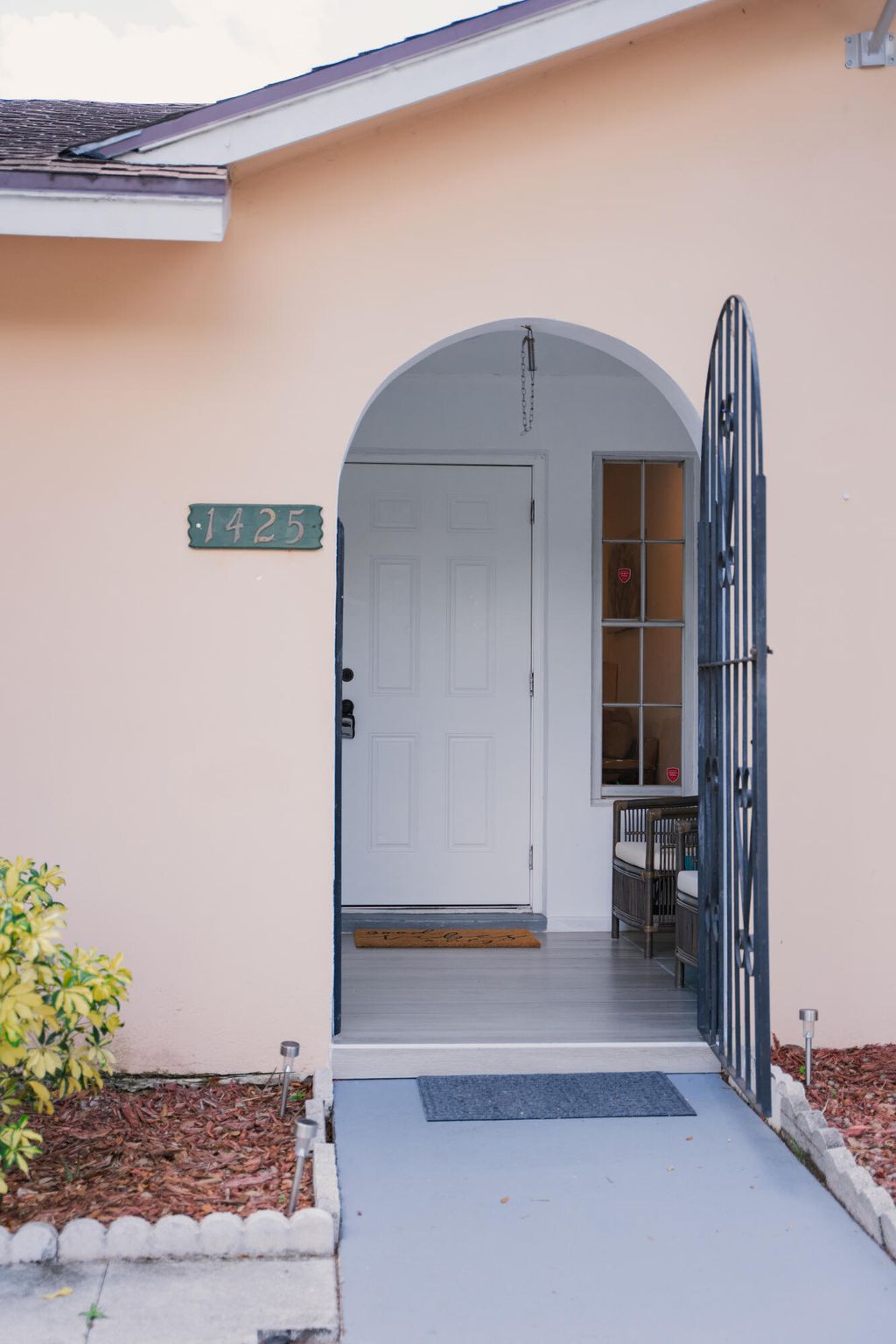 Photo of 1425 Riverside Circle, Wellington, FL 33414 (MLS # B26019598)