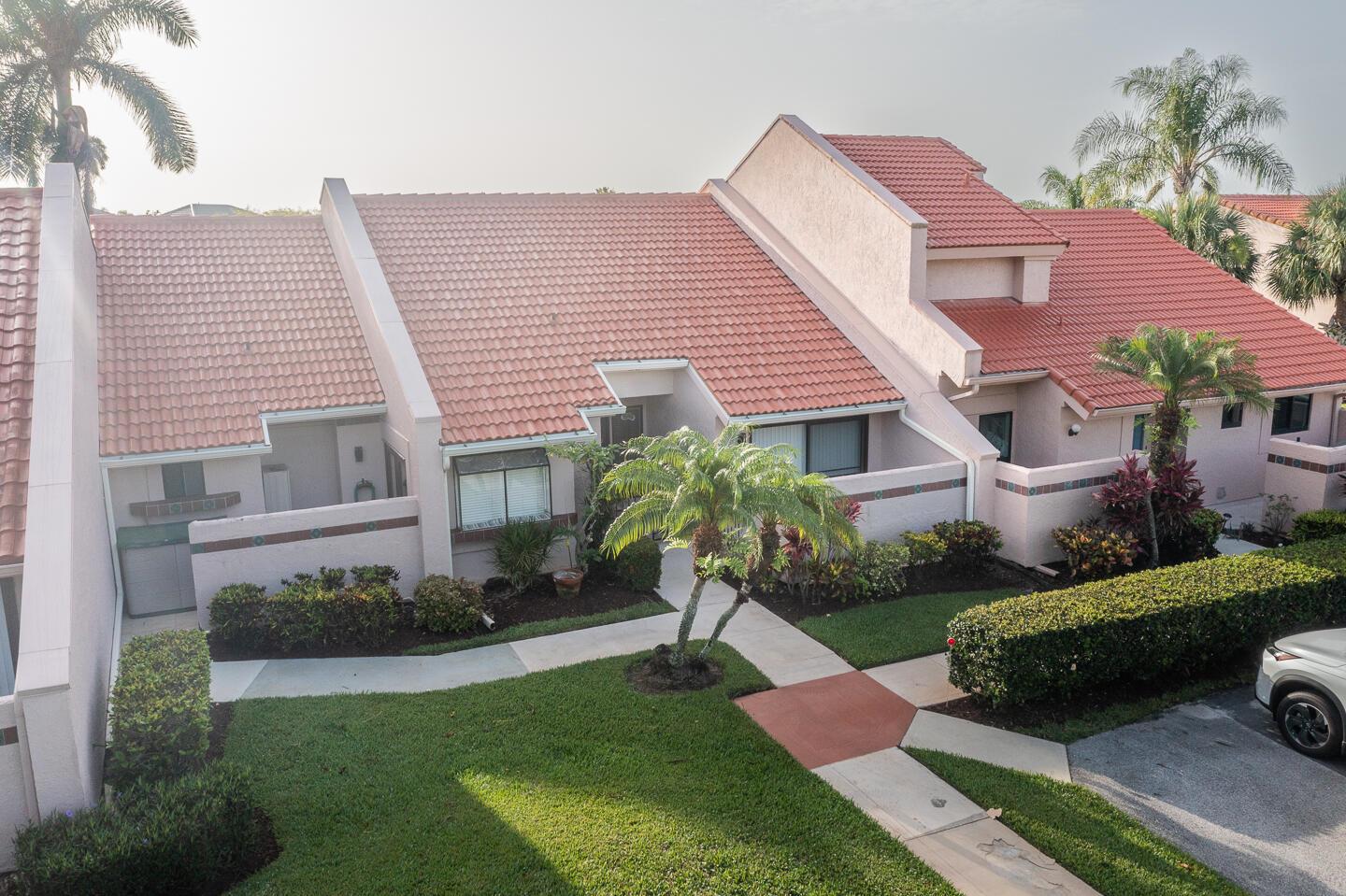 VILLAS OF SANDPIPER BAY U - Residential