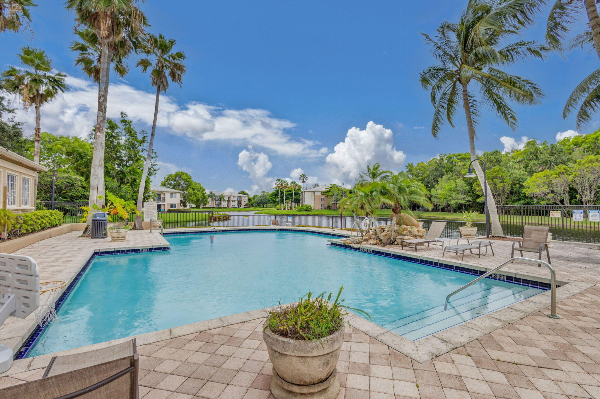 GRAND VIEW AT CRESTWOOD CONDOMINIUM - Residential Lease