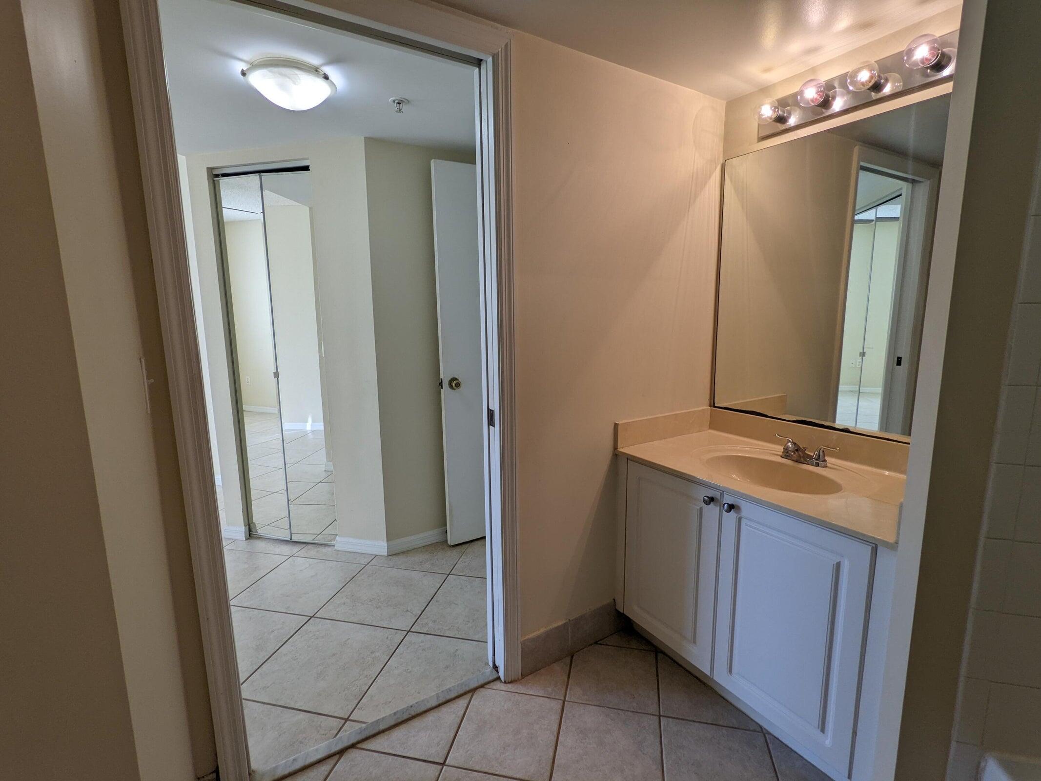 GRAND VIEW AT CRESTWOOD CONDOMINIUM - Residential Lease