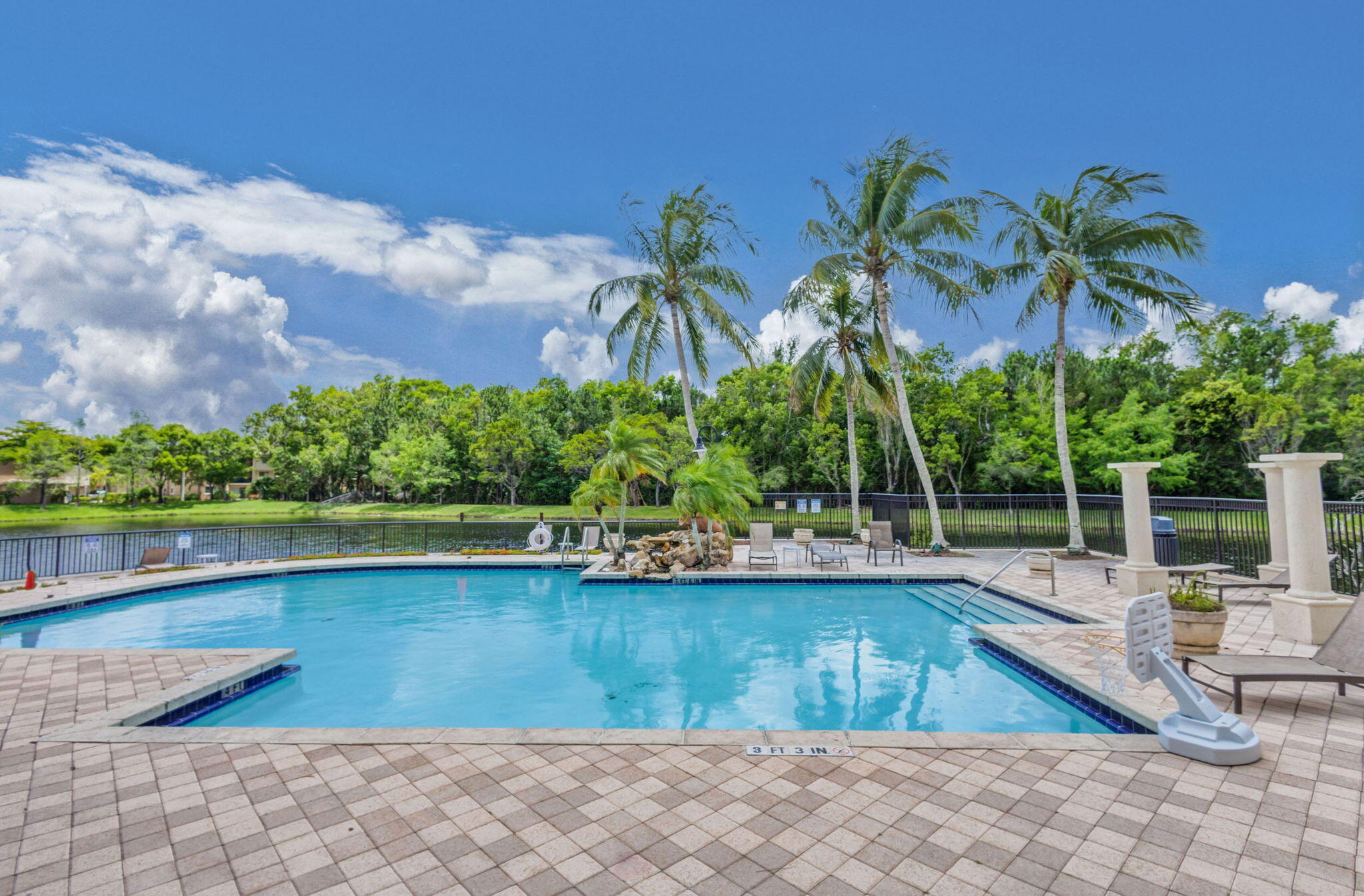 GRAND VIEW AT CRESTWOOD CONDOMINIUM - Residential Lease