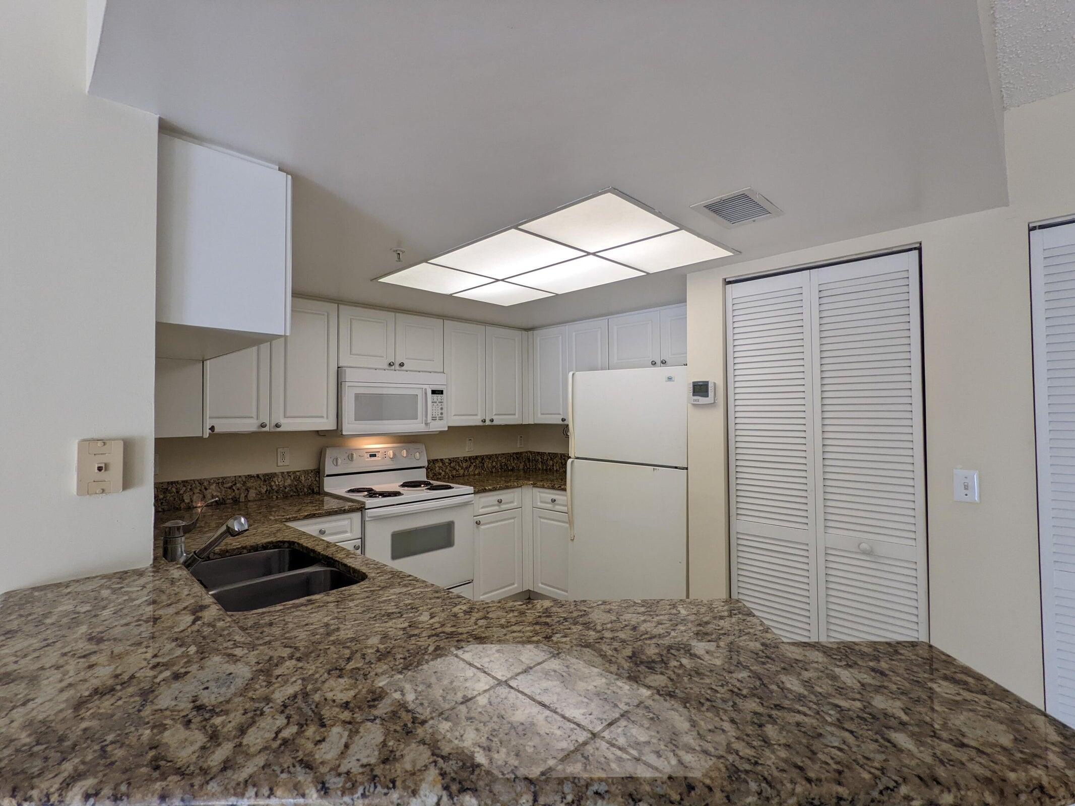 GRAND VIEW AT CRESTWOOD CONDOMINIUM - Residential Lease