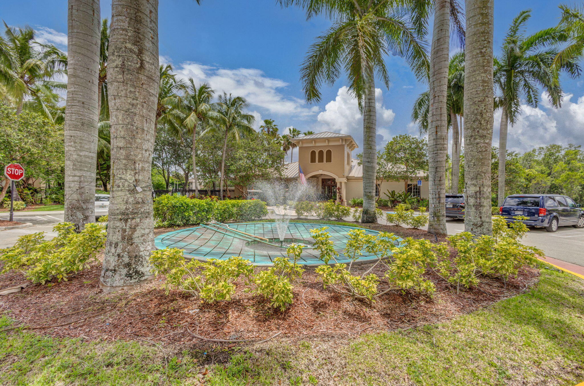 GRAND VIEW AT CRESTWOOD CONDOMINIUM - Residential Lease