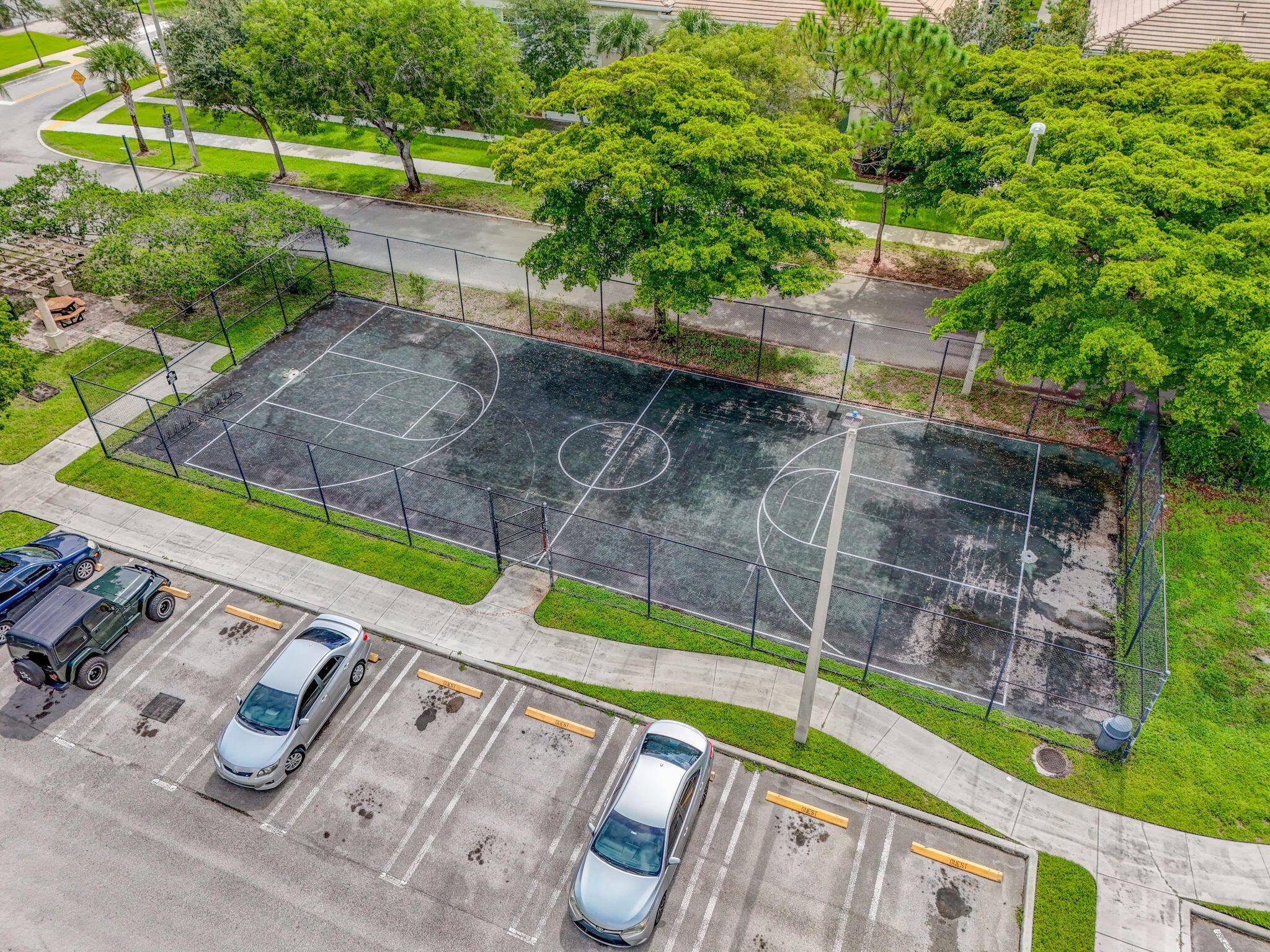 GRAND VIEW AT CRESTWOOD CONDOMINIUM - Residential Lease