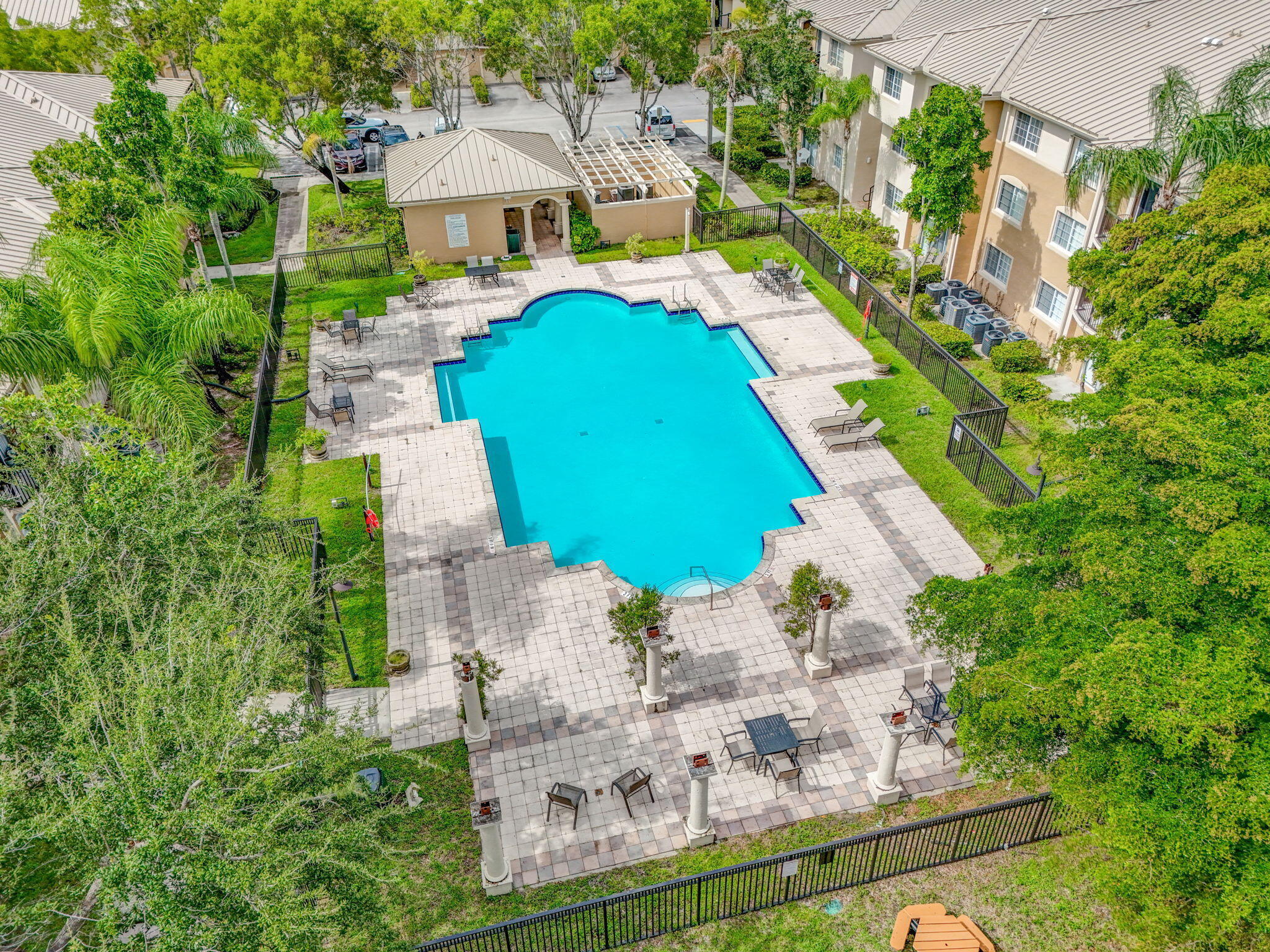 GRAND VIEW AT CRESTWOOD CONDOMINIUM - Residential Lease