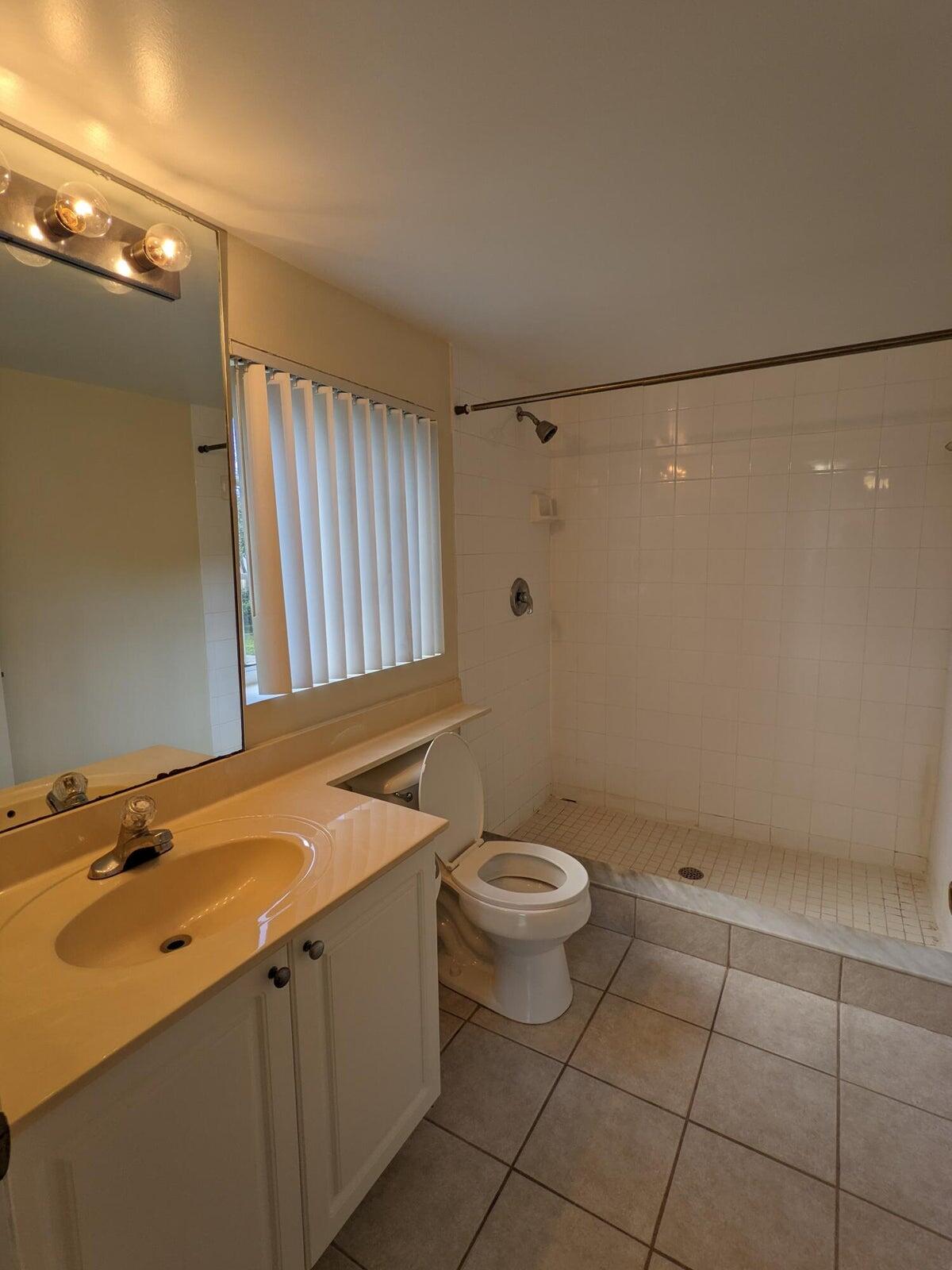 GRAND VIEW AT CRESTWOOD CONDOMINIUM - Residential Lease