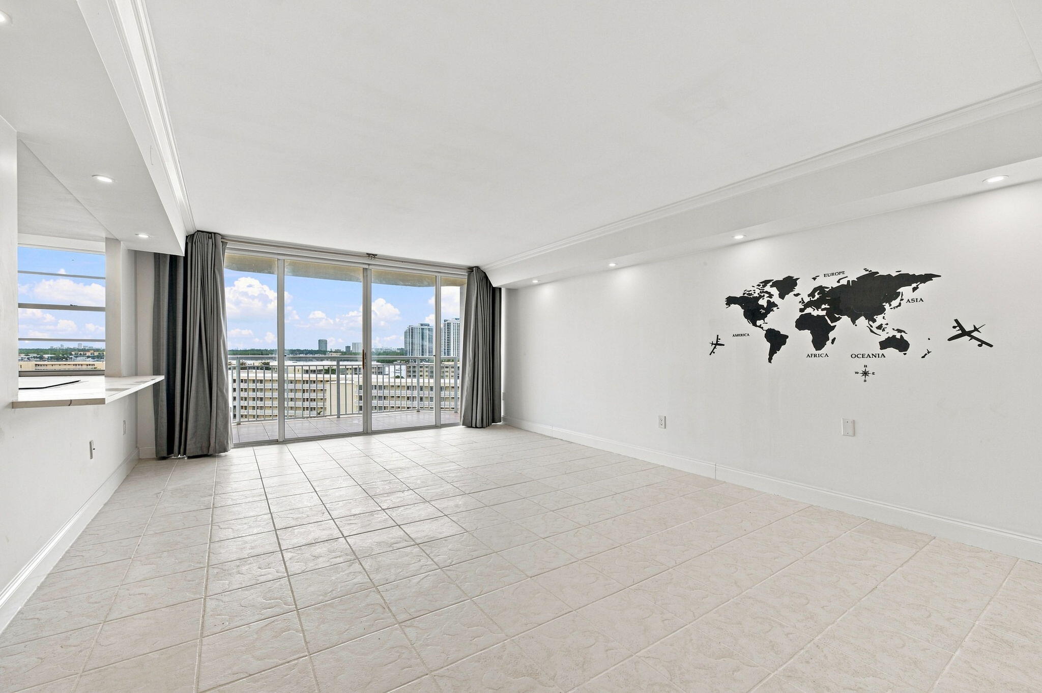 18021 Biscayne Boulevard 901