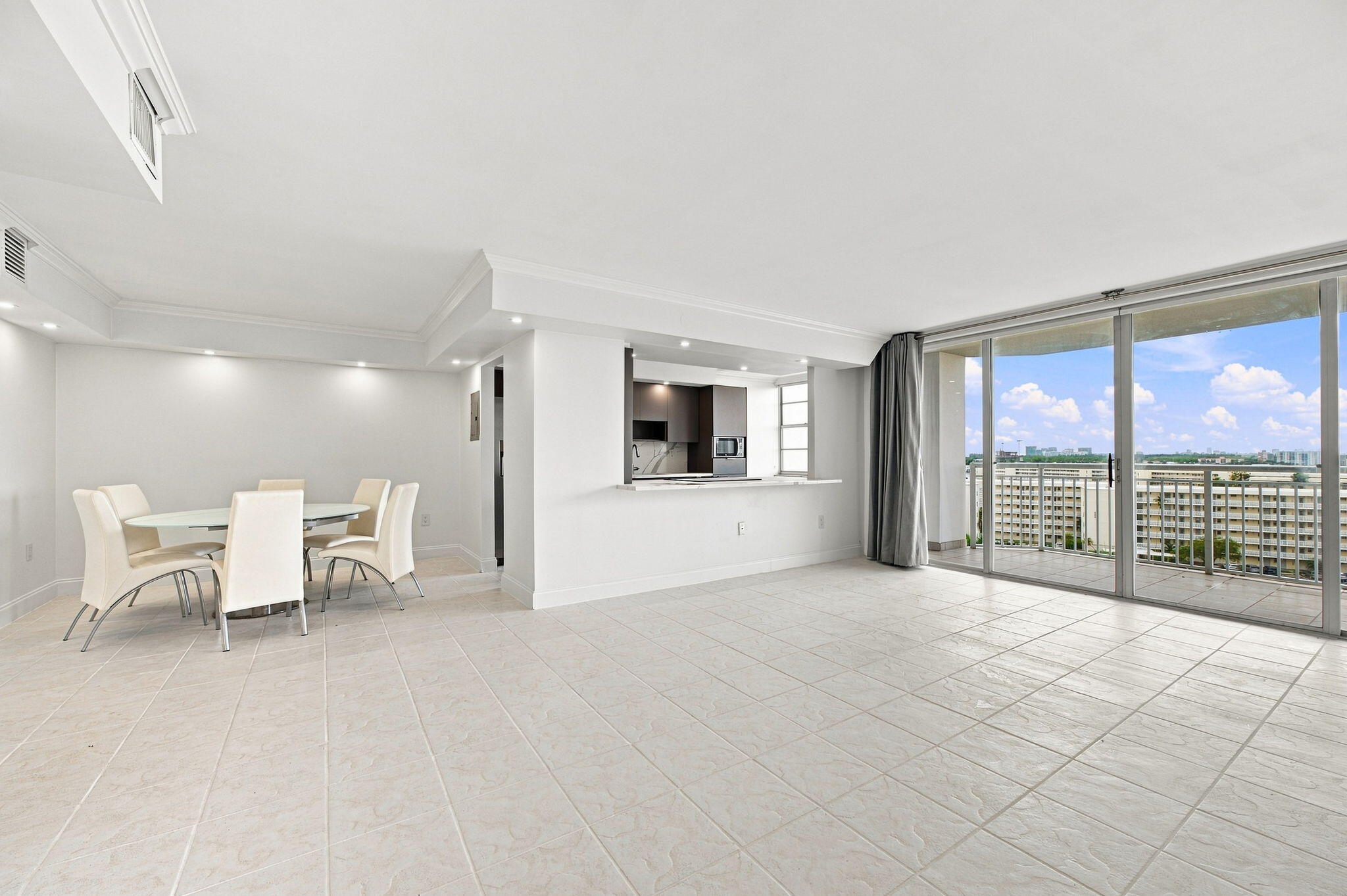 18021 Biscayne Boulevard 901