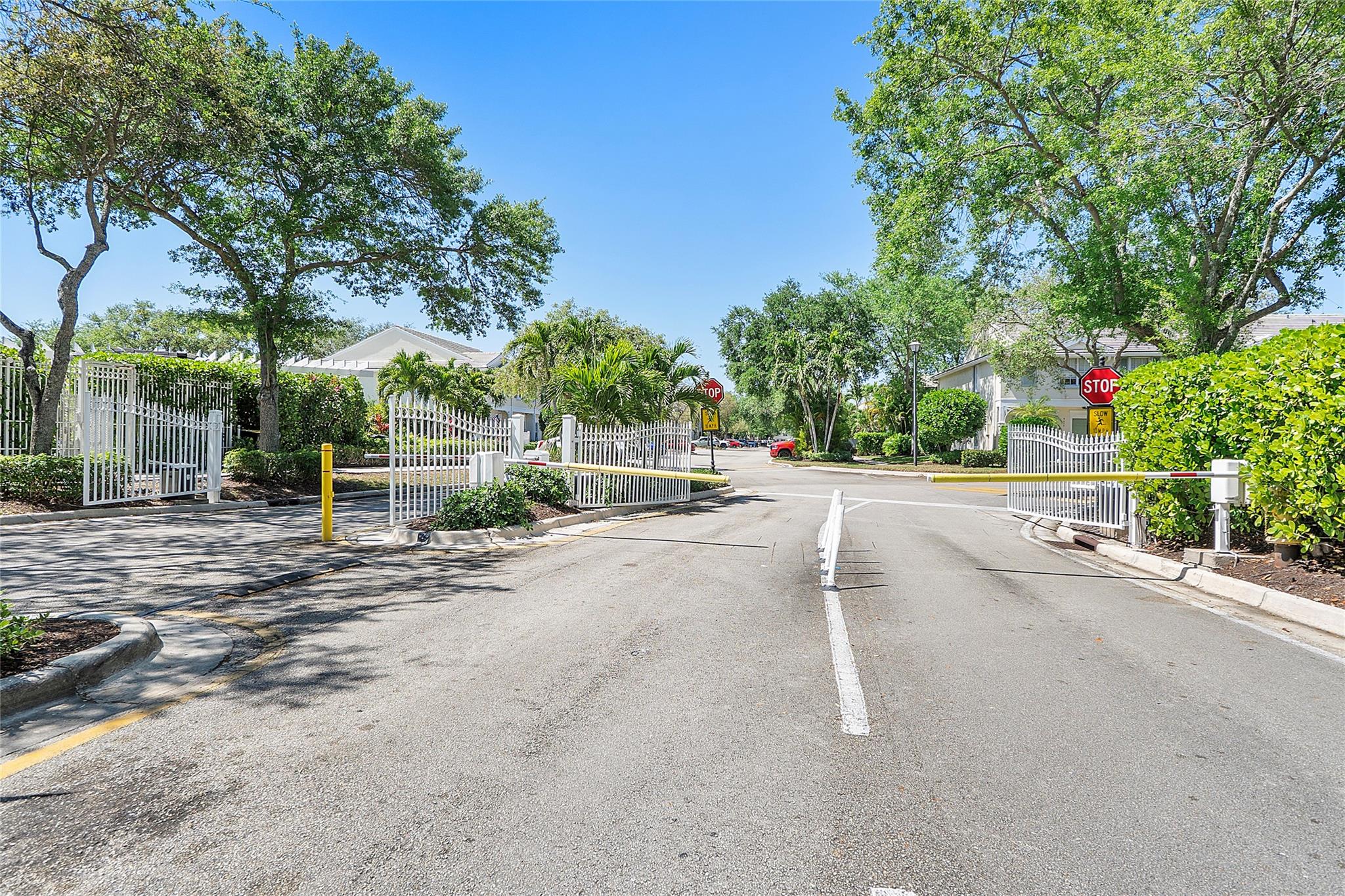 CORAL REEF CLUB - Residential