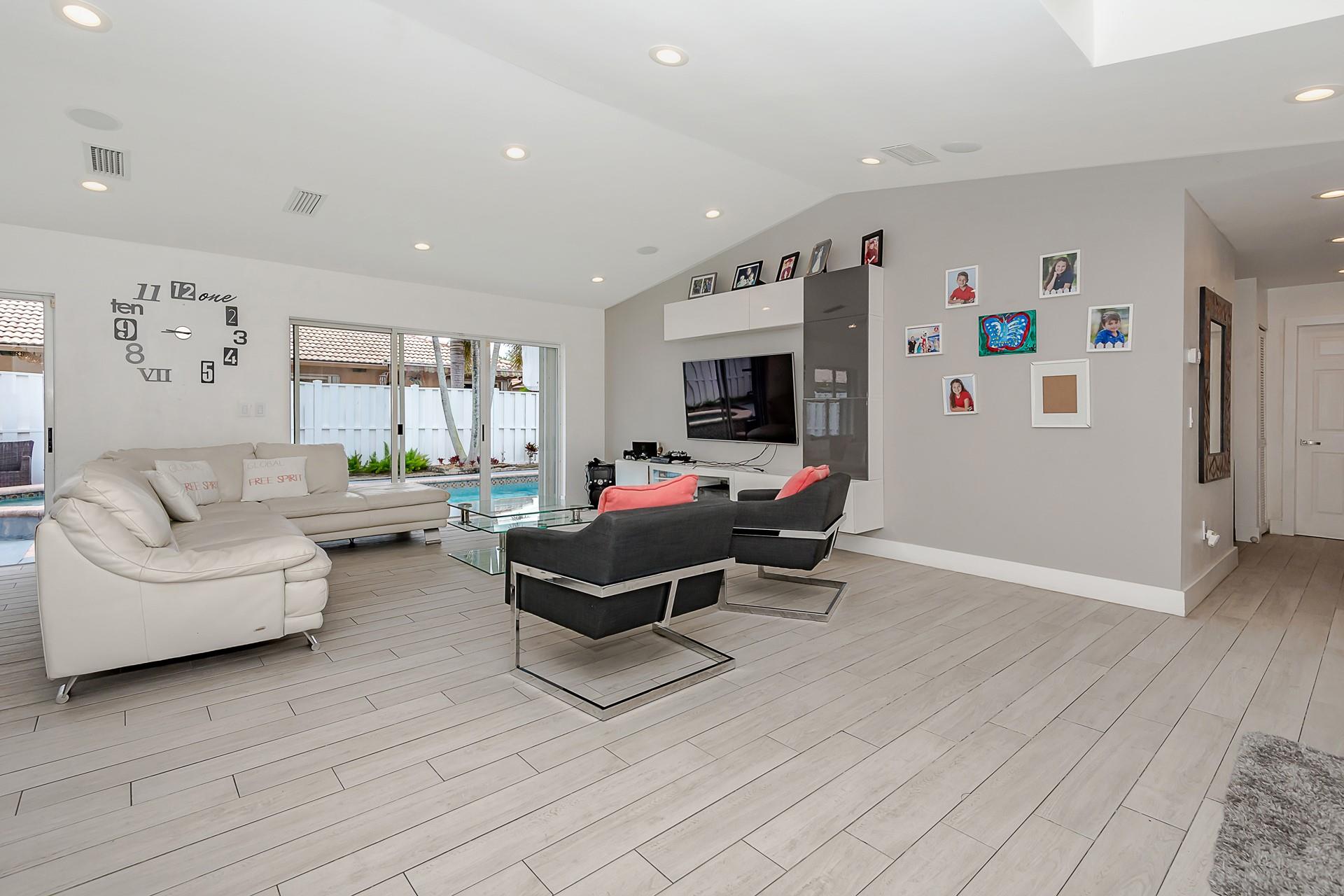 Bonavillas 132-9 B - Residential Lease