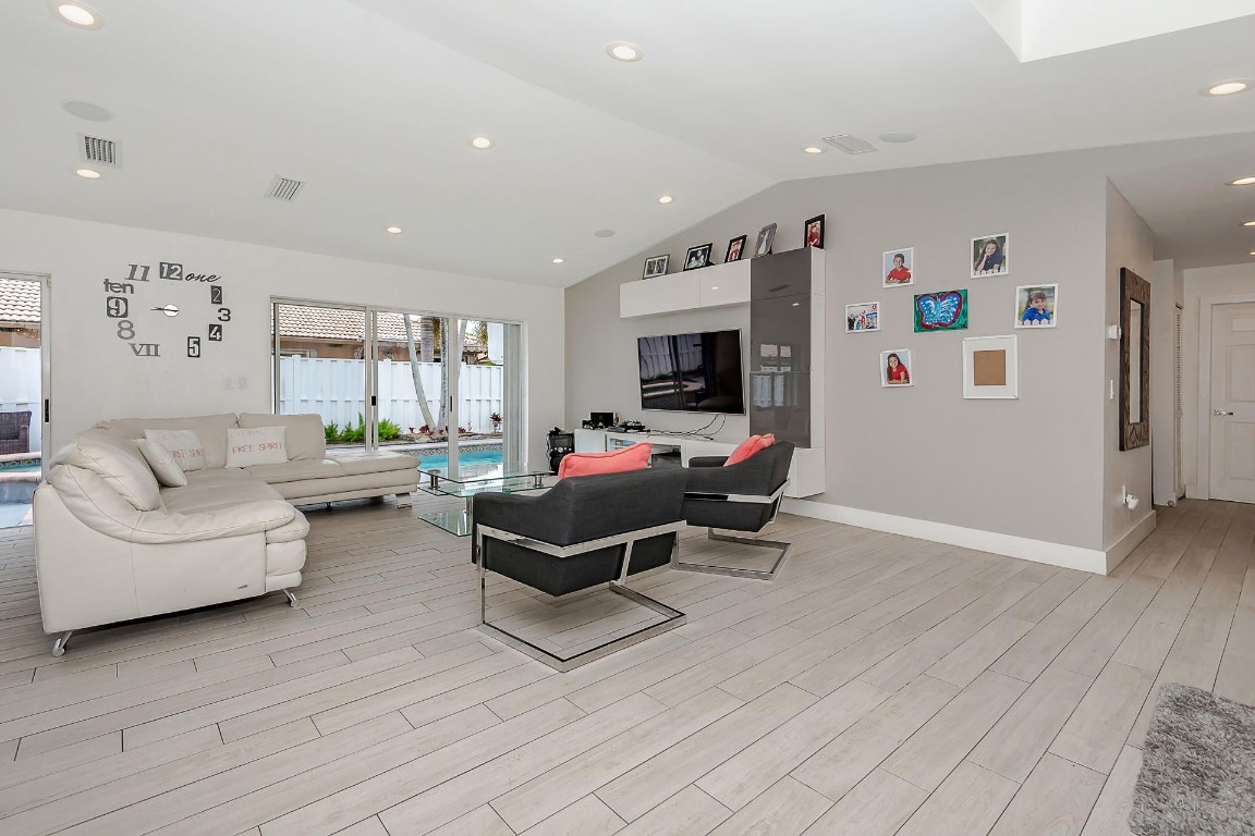 Bonavillas 132-9 B - Residential Lease