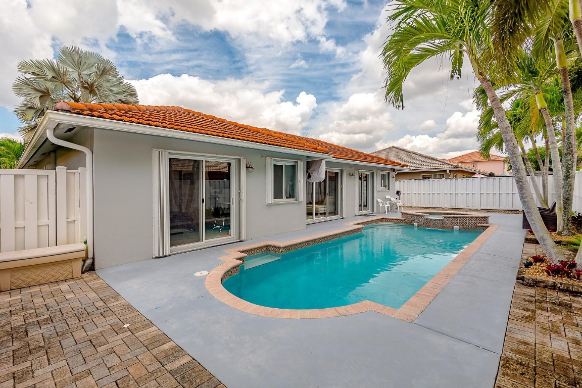 Bonavillas 132-9 B - Residential Lease