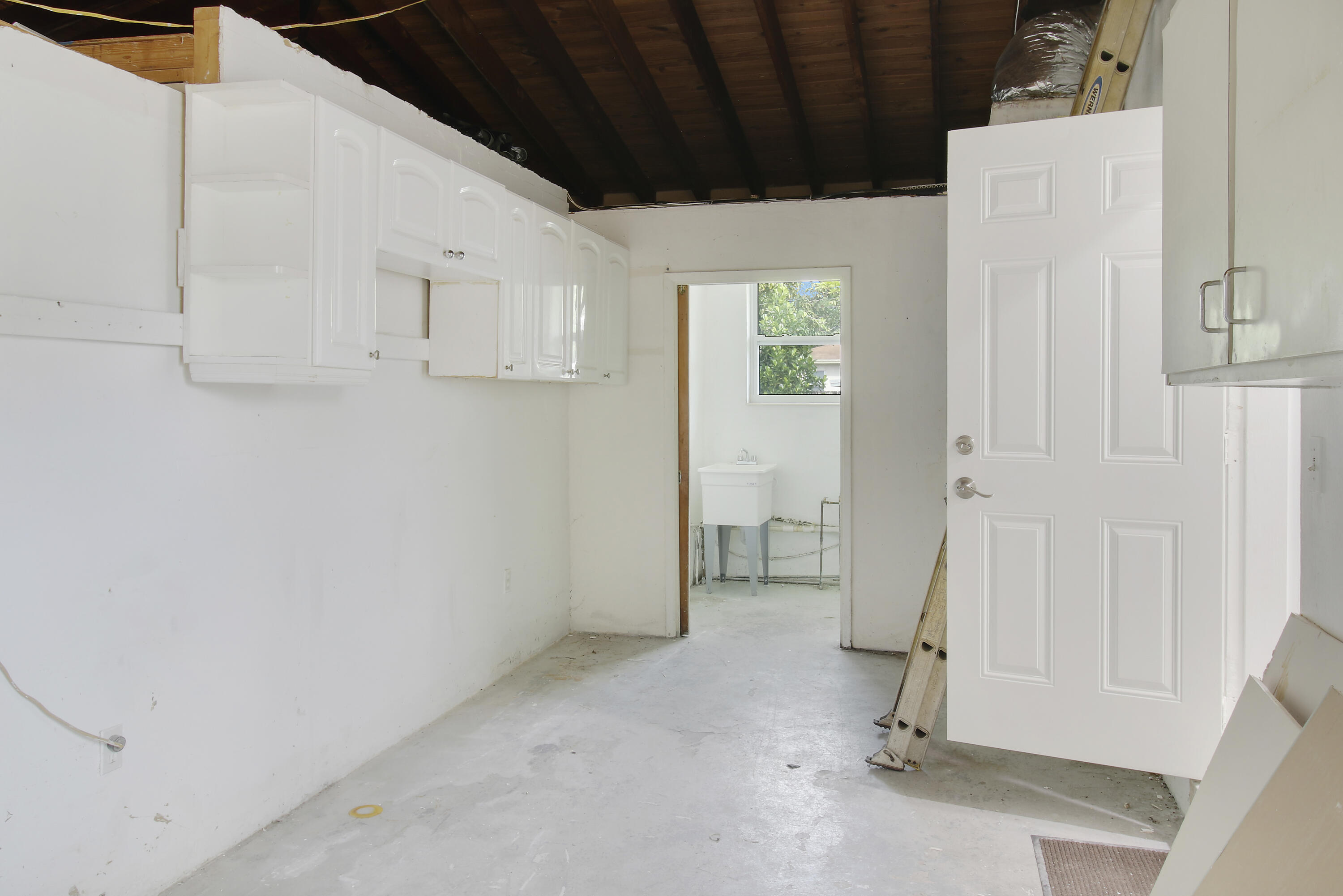 MANGO GARDENS - Residential Lease