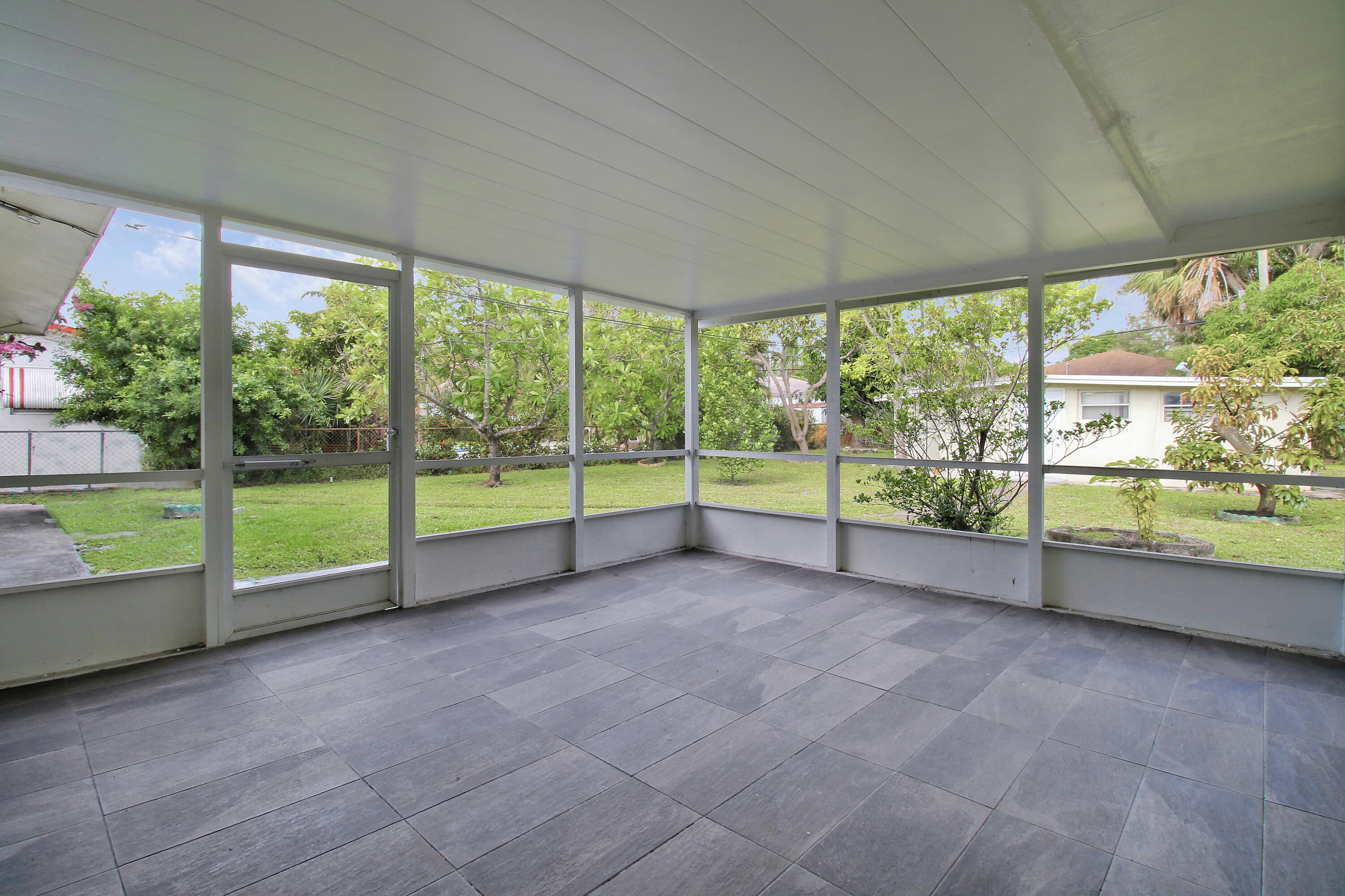 MANGO GARDENS - Residential Lease