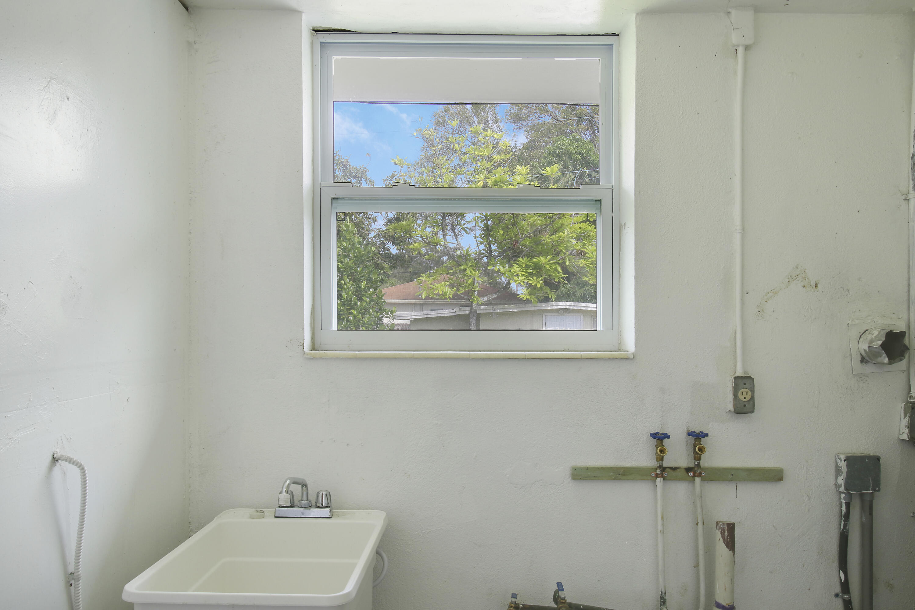 MANGO GARDENS - Residential Lease