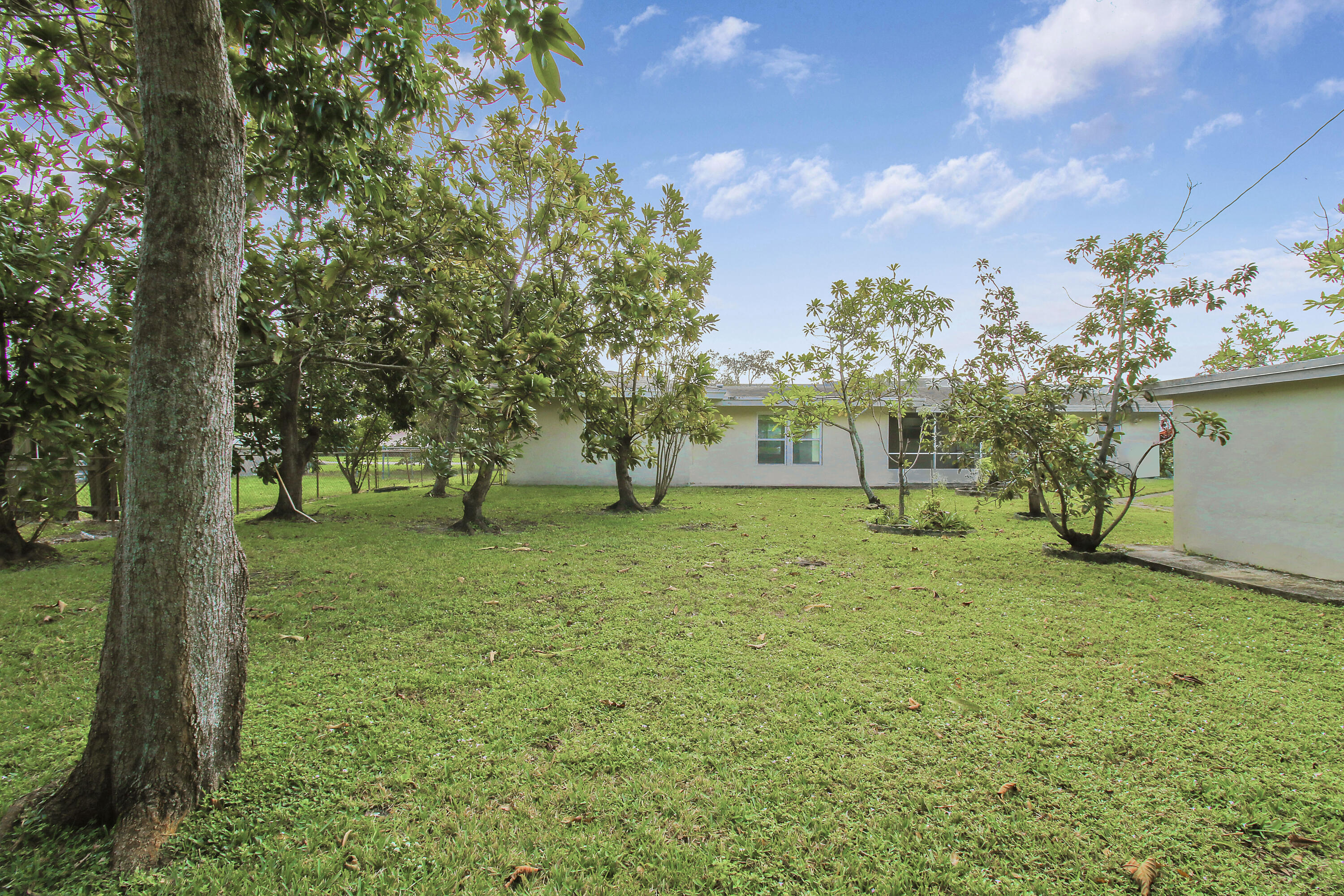 MANGO GARDENS - Residential Lease