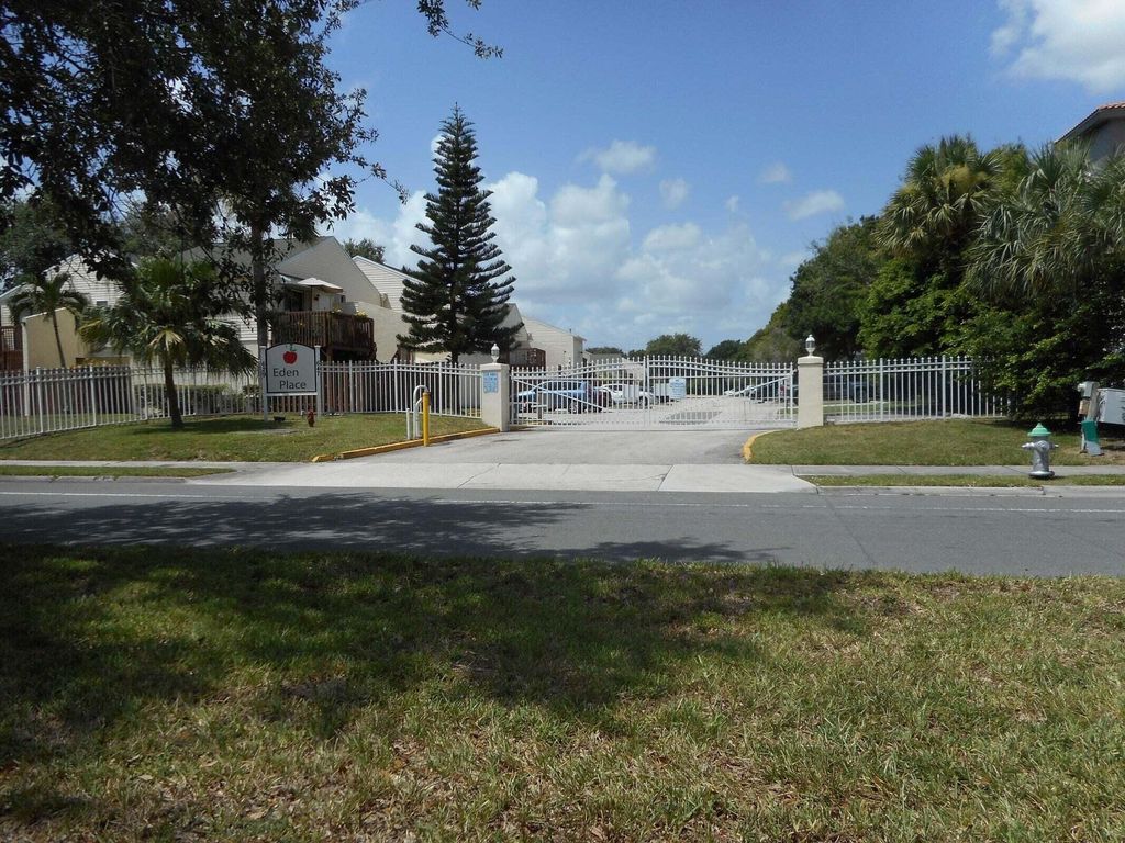Photo of 639 Executive Center Drive #O-208, West Palm Beach, FL 33401 (MLS # B26029445)