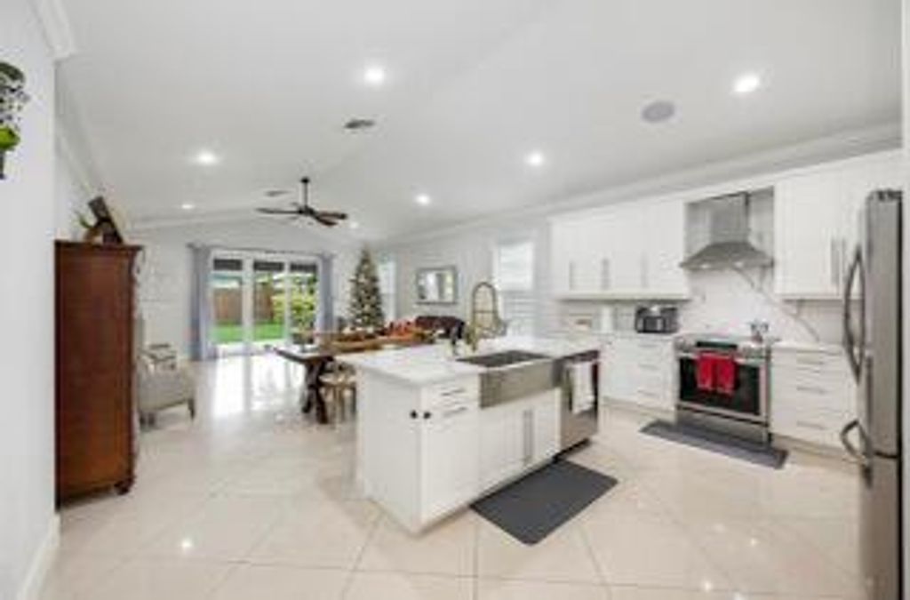 Photo of 17627 Cinquez Park Road, Jupiter, FL 33458 (MLS # R11077611)