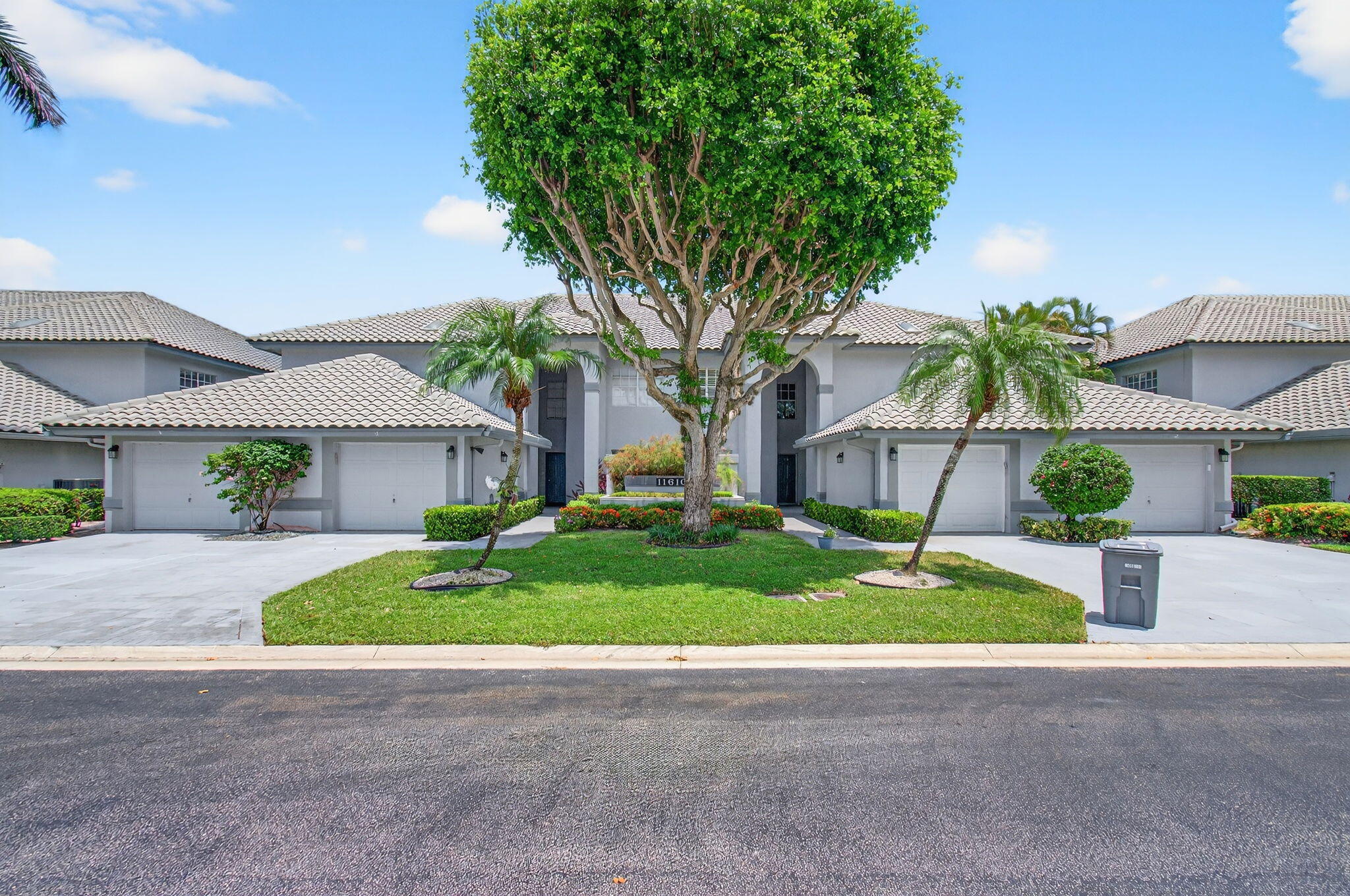Beautiful 1st floor corner condo with a golf course view. Open and spacious. Very open Living room, dining area, den and Florida room Tiled living areas and brand new carpet in both bedrooms. Kitchen has beautiful cabinets and granite counter tops with a breakfast bar, eating area and sliders to a side patio. The Primary bedroom is spacious and has a large walk in closet. Master bath has a separate tub and shower. Briarwood is part of the Indian Spring country club community. Membership is optional