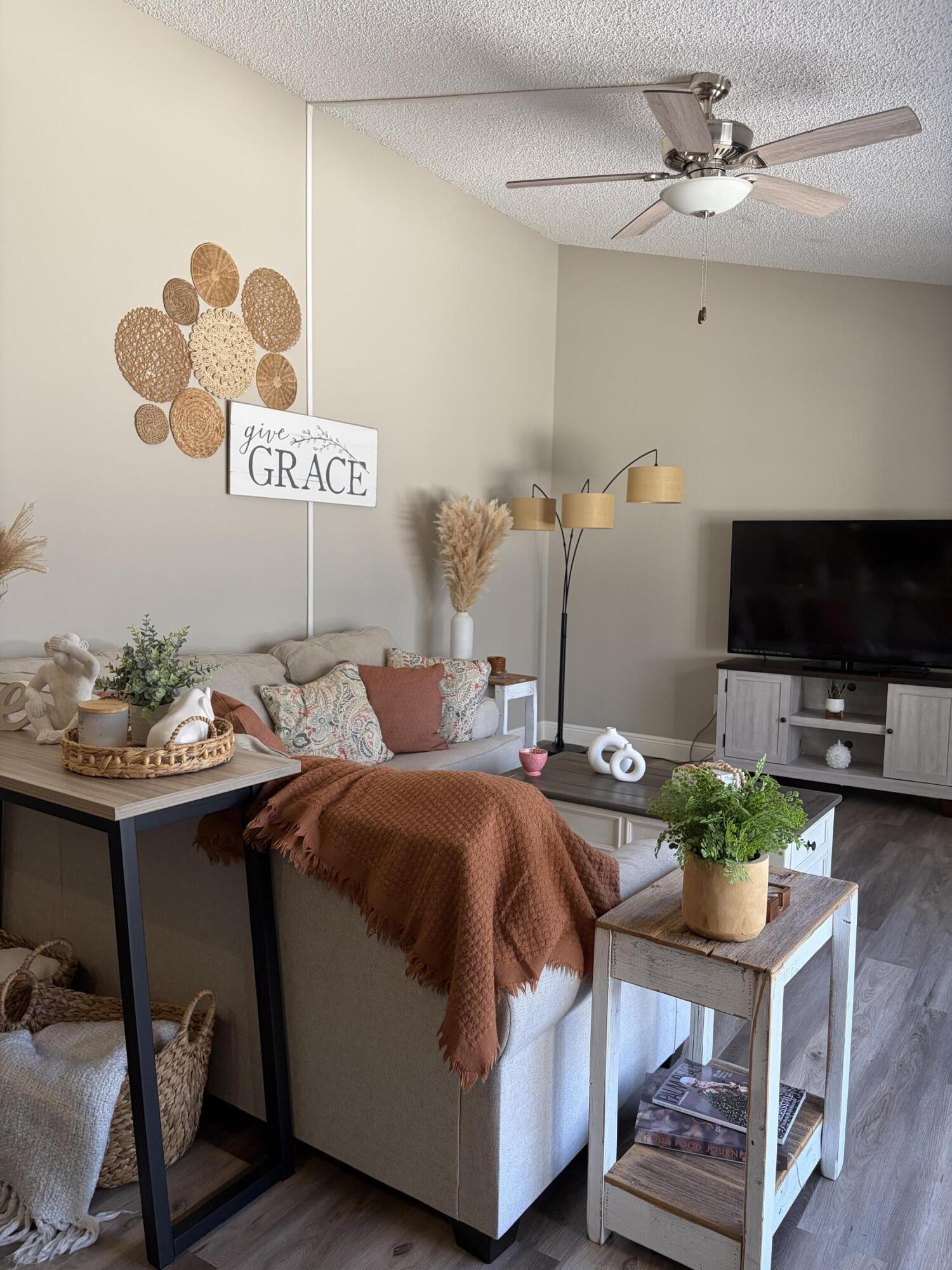 COUNTRY AS - Residential