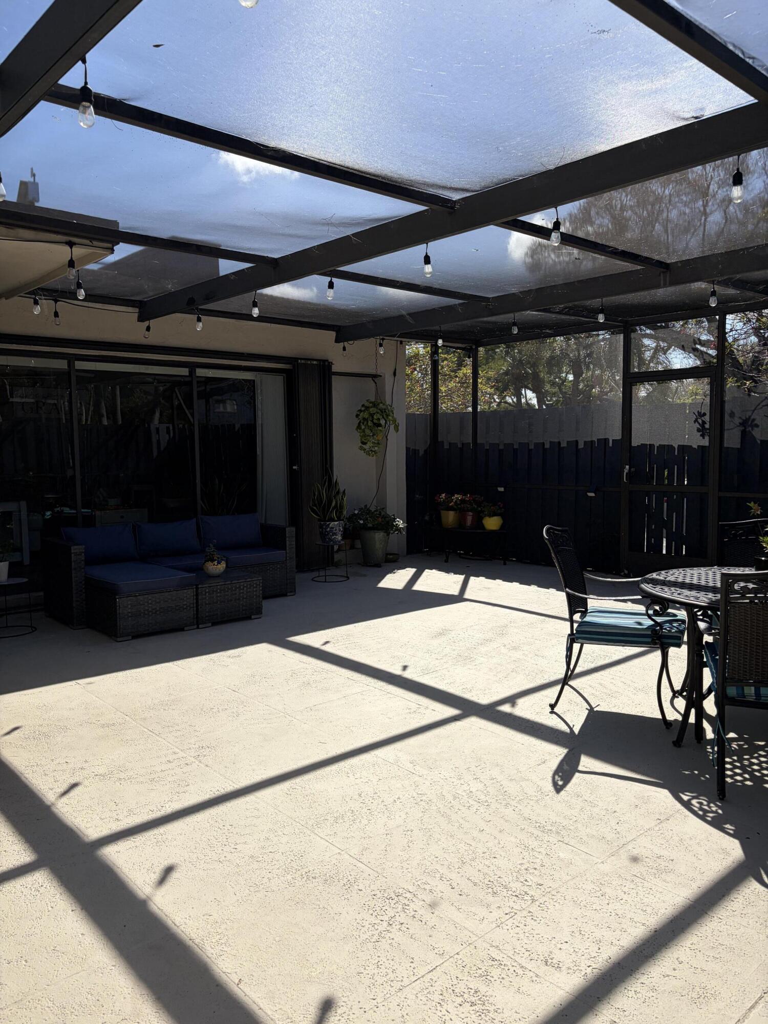 COUNTRY AS - Residential