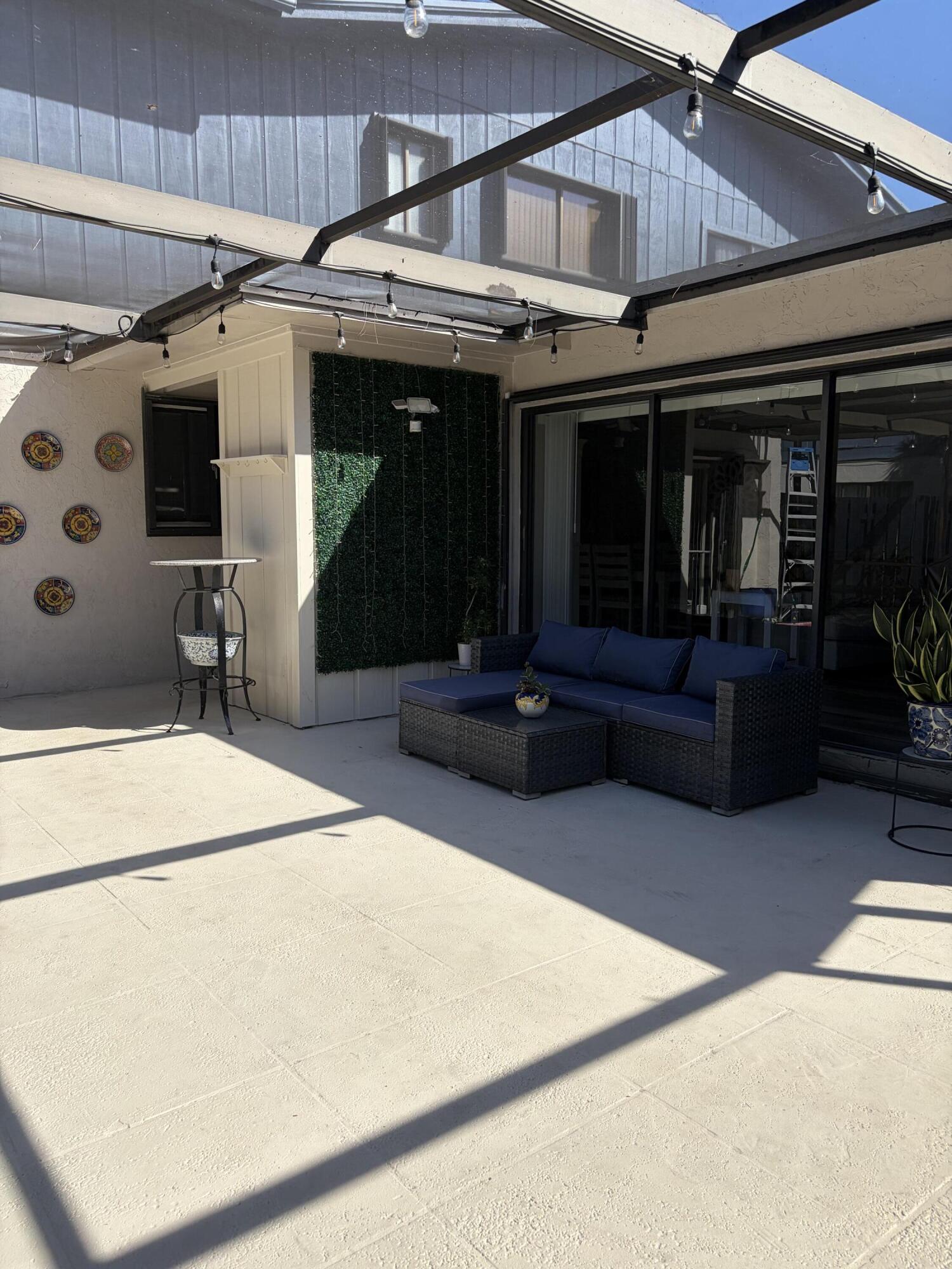 COUNTRY AS - Residential