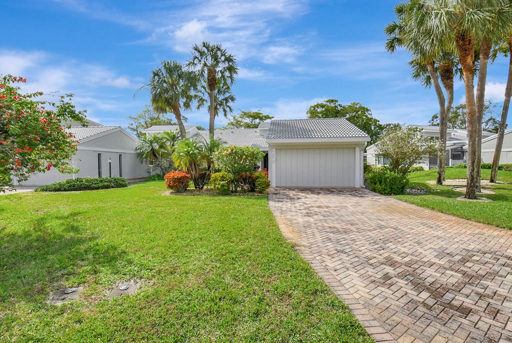 Photo of 28 Eastgate Drive #B, Boynton Beach, FL 33436 (MLS # R10950788)