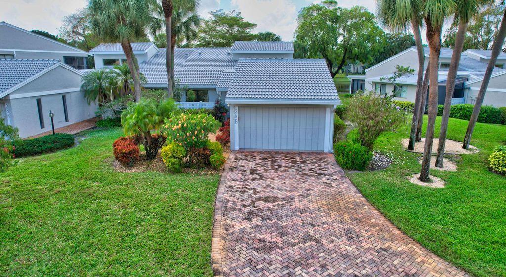 Photo of 28 Eastgate Drive #B, Boynton Beach, FL 33436 (MLS # R10950788)