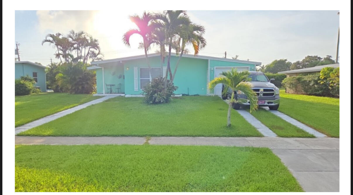Great, adorable turnkey furnished 2 bedroom cottage rental in quiet and convenient location. Close to golf course, turnpike, shopping and restaurants. Great private patio with bbq for entertaining. Garage, and washer and dryer. Available for this season 2026. NO HOA! PETS WELCOME on a case to case basis