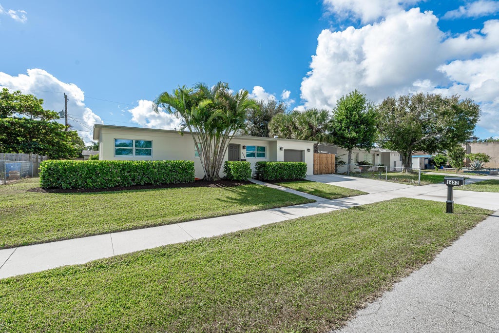 Photo of 1432 W Pine Street, Lantana, FL 33462 (MLS # R10934904)