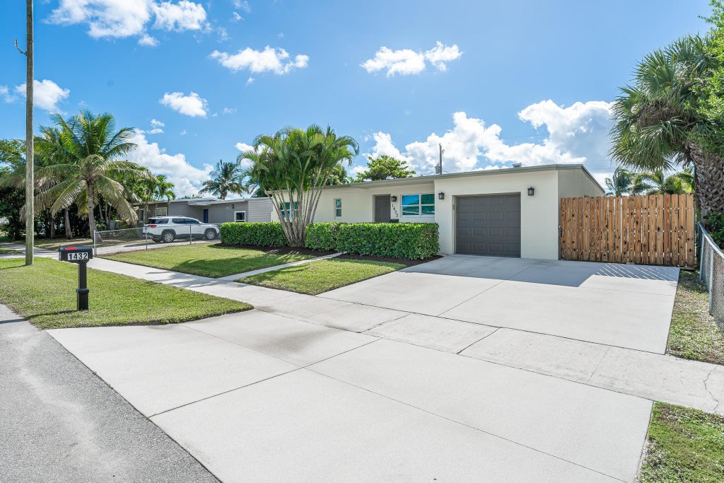 Photo of 1432 W Pine Street, Lantana, FL 33462 (MLS # R10934904)