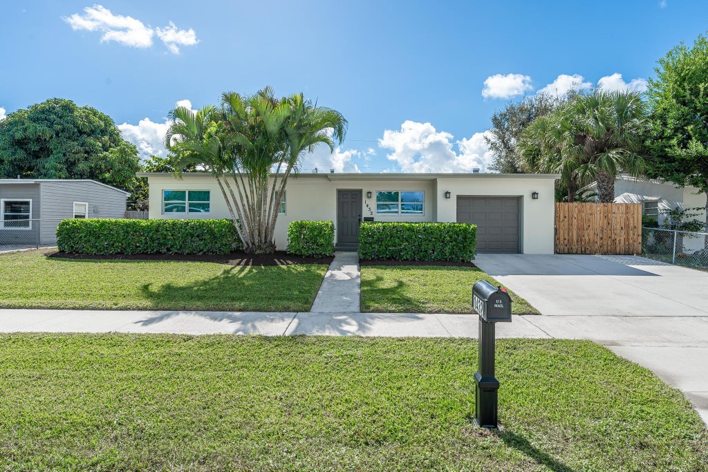 Photo of 1432 W Pine Street, Lantana, FL 33462 (MLS # R10934904)