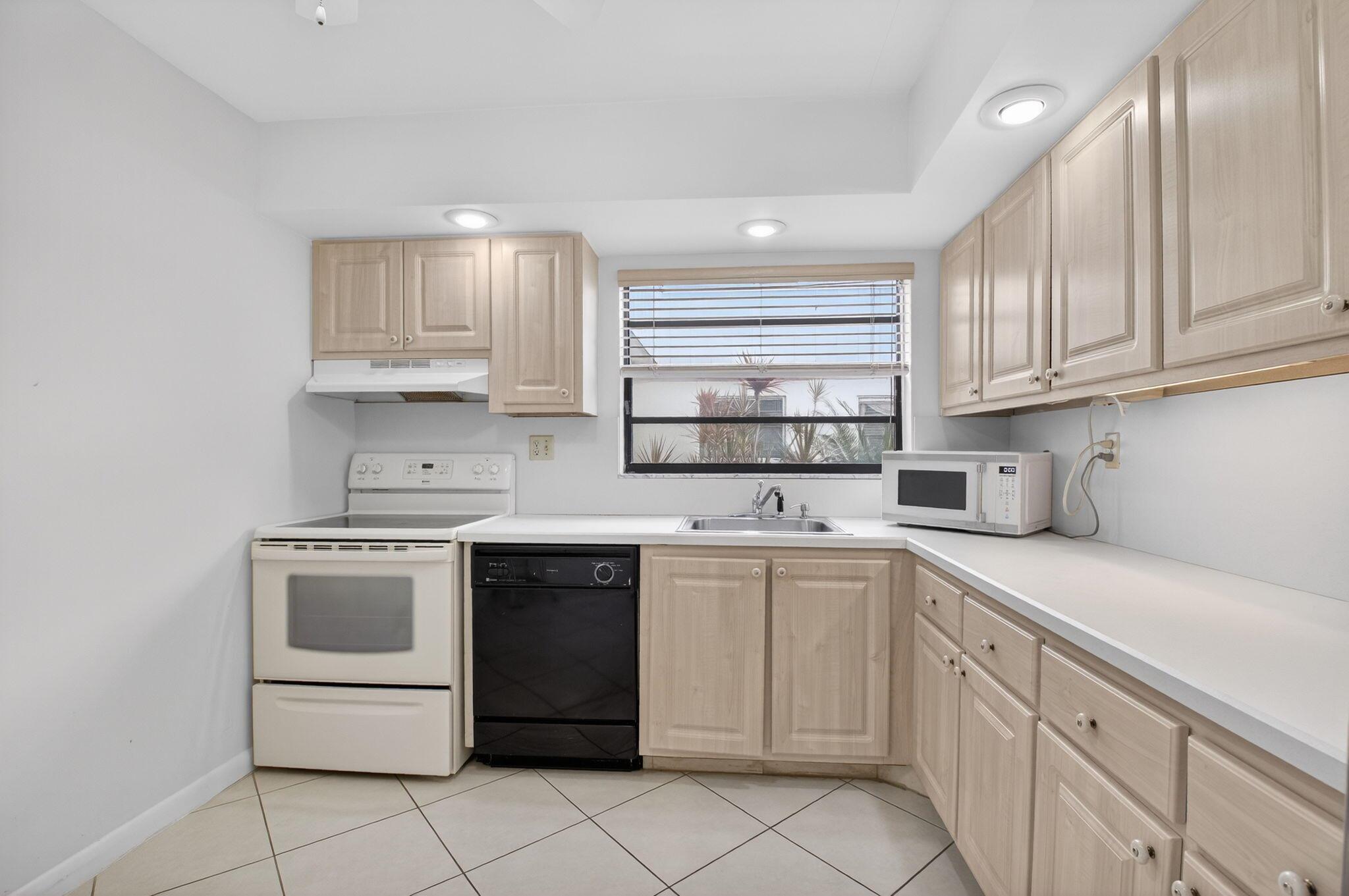 KINGS POINT CAPRI CONDOS - Residential