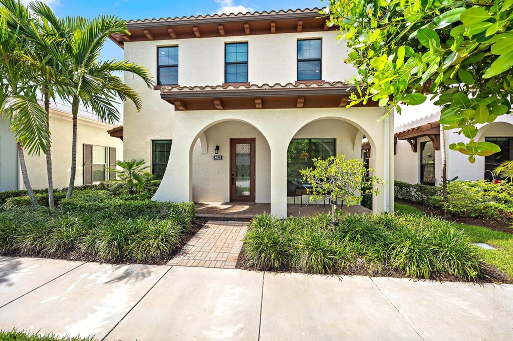 Photo of 8023 Hobbes Way, Palm Beach Gardens, FL 33418 (MLS # B26051681)
