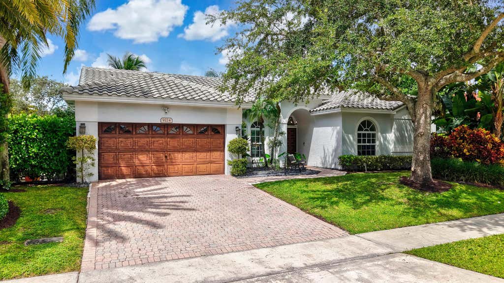 Photo of 9224 LAKE SERENA Drive, Boca Raton, FL 33496 (MLS # B26069130)