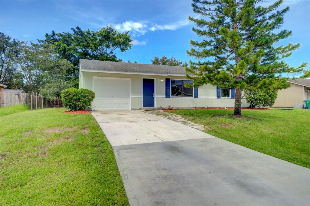 Photo of 1913 SW Sunglow Street, Port St Lucie, FL 34953 (MLS # R10905514)