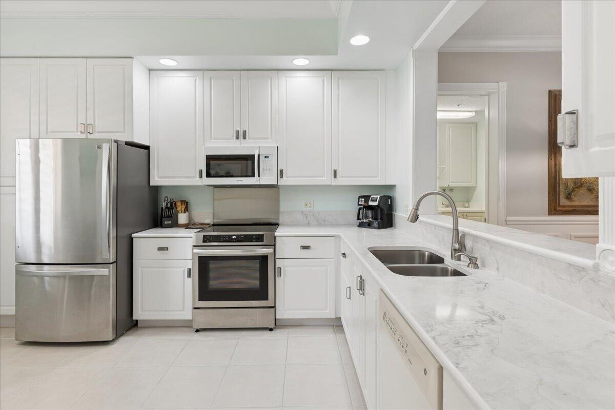 HARBOUR ISLE AT HUTCHINSON ISLAND WEST - Residential