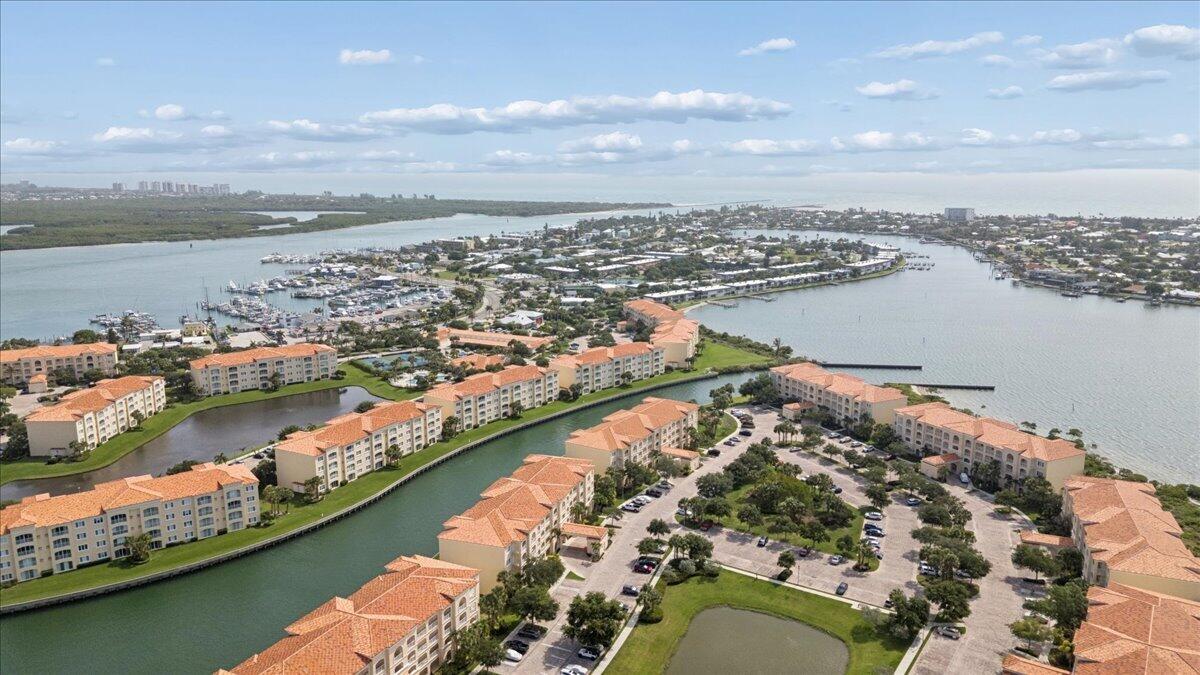 19 W Harbour Isle Dr Drive W 202